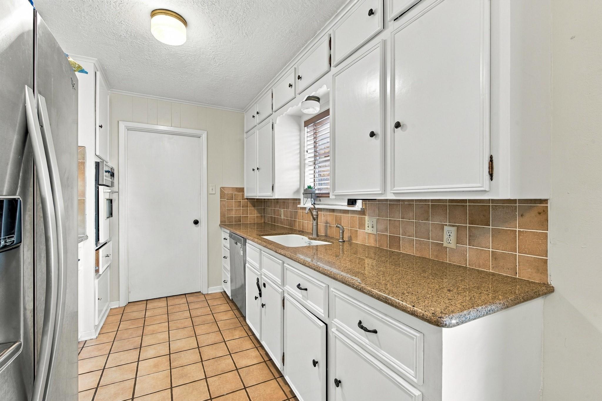3800 Windridge Drive Property Photo 6