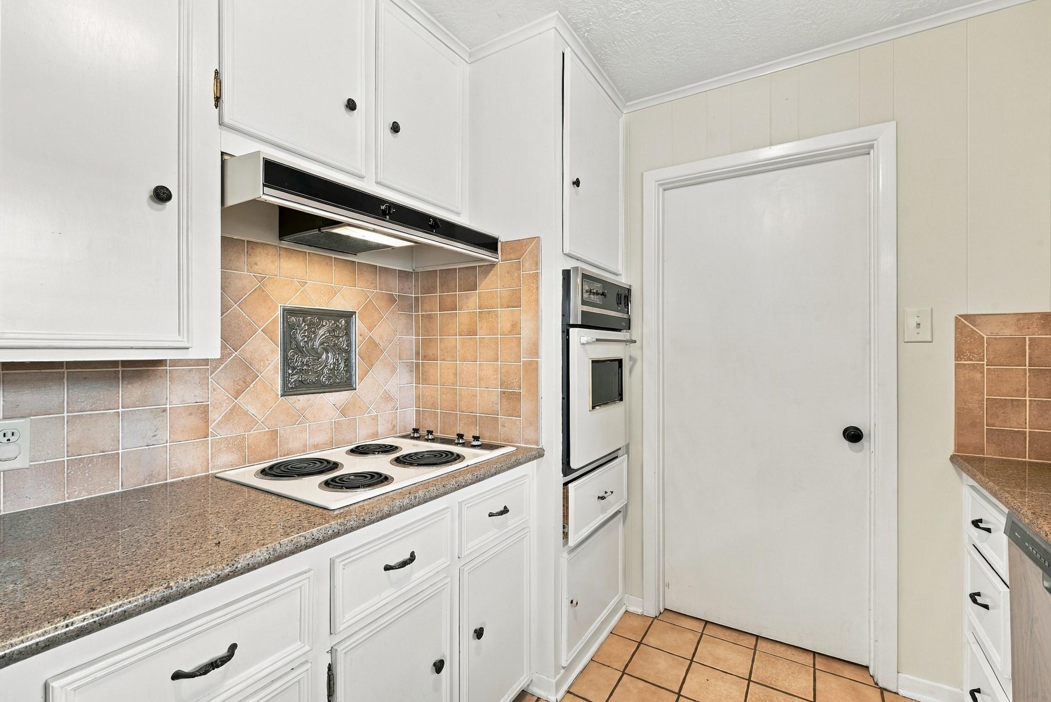 3800 Windridge Drive Property Photo 7