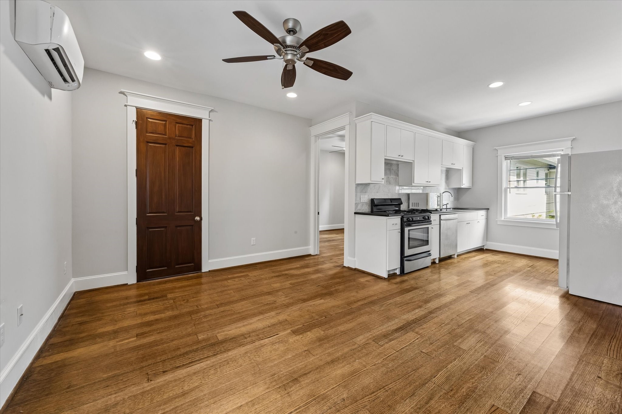 1638 Harvard Street Property Photo 1