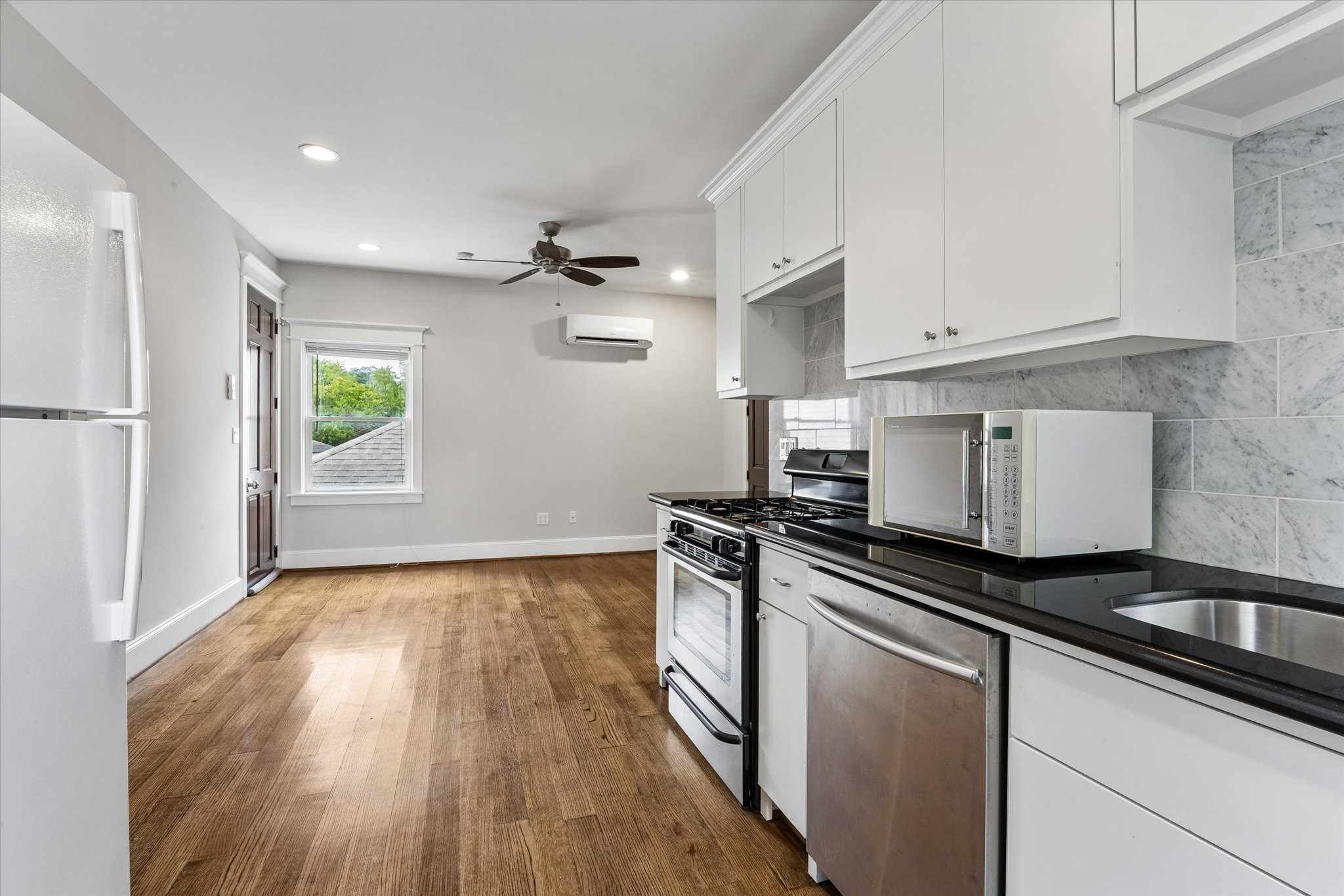 1638 Harvard Street Property Photo 2
