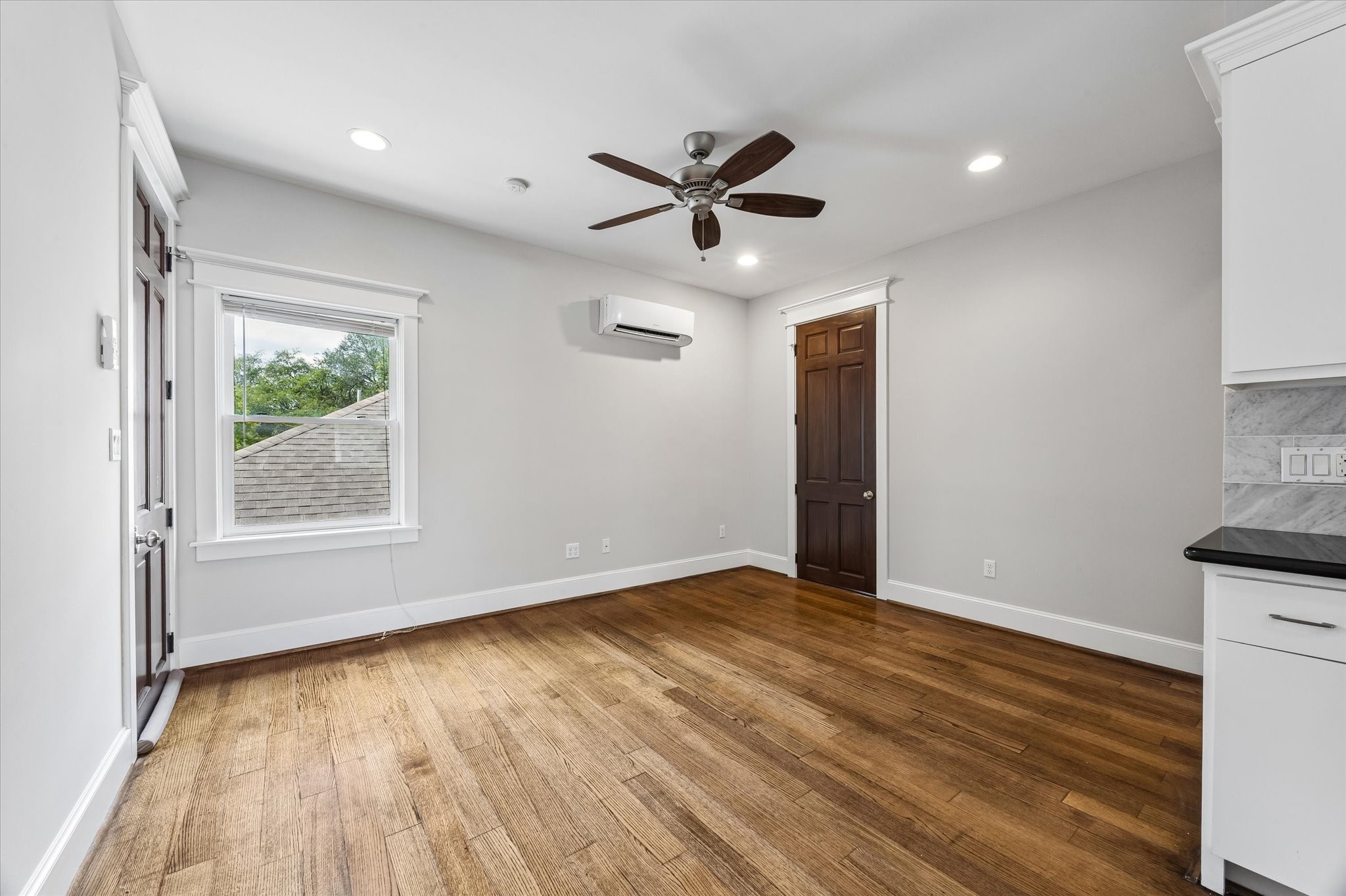 1638 Harvard Street Property Photo 3