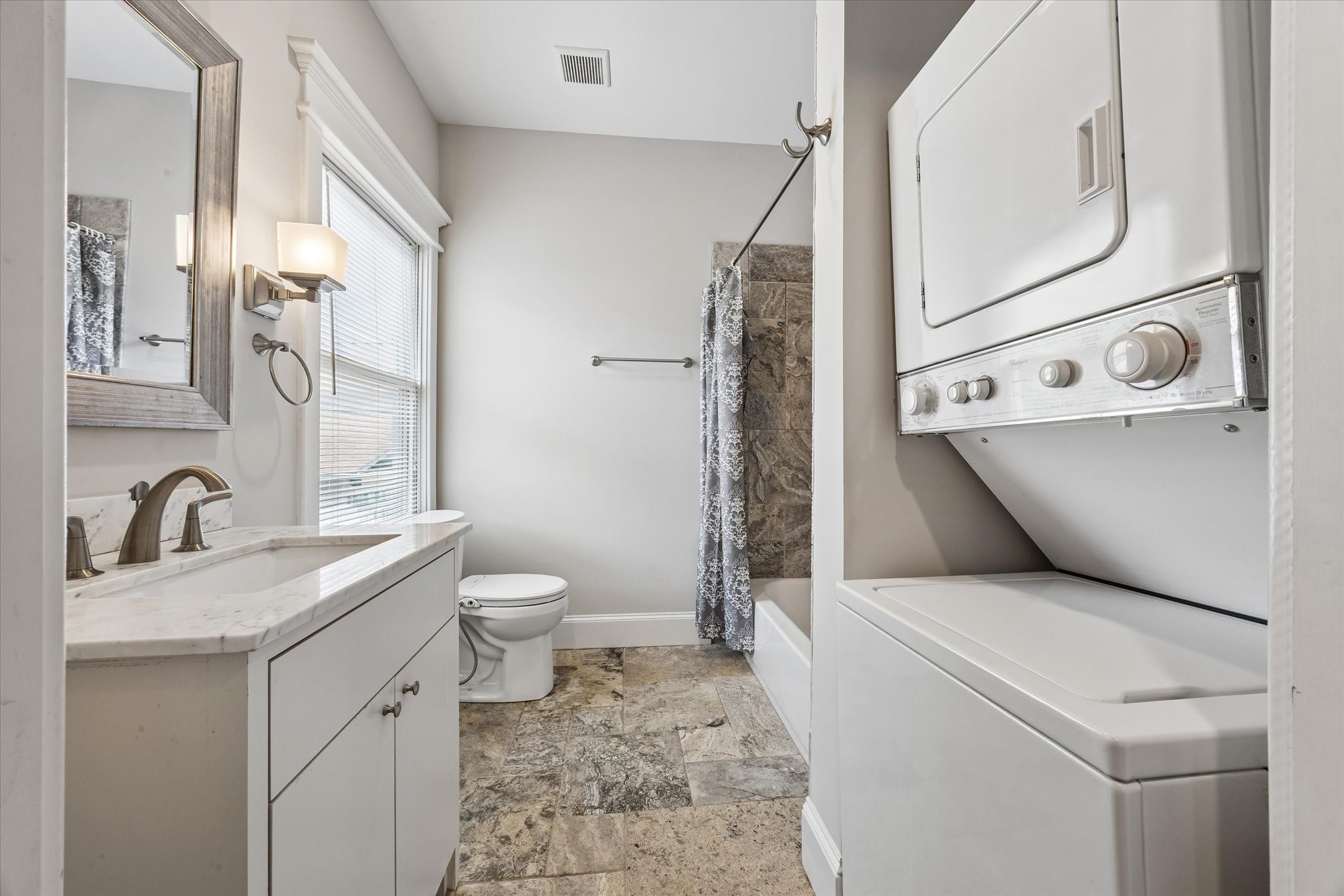 1638 Harvard Street Property Photo 4