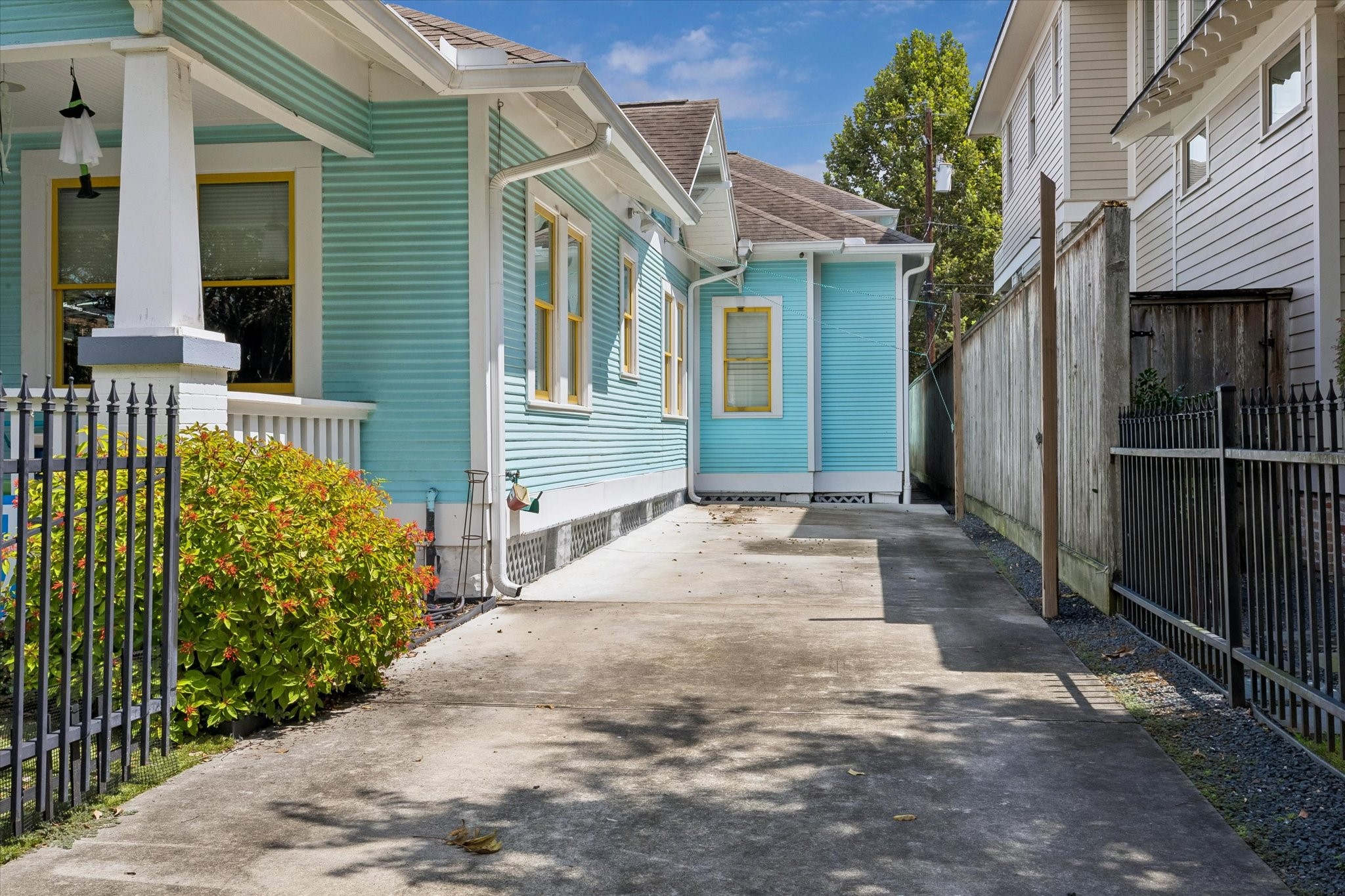 1638 Harvard Street Property Photo 5