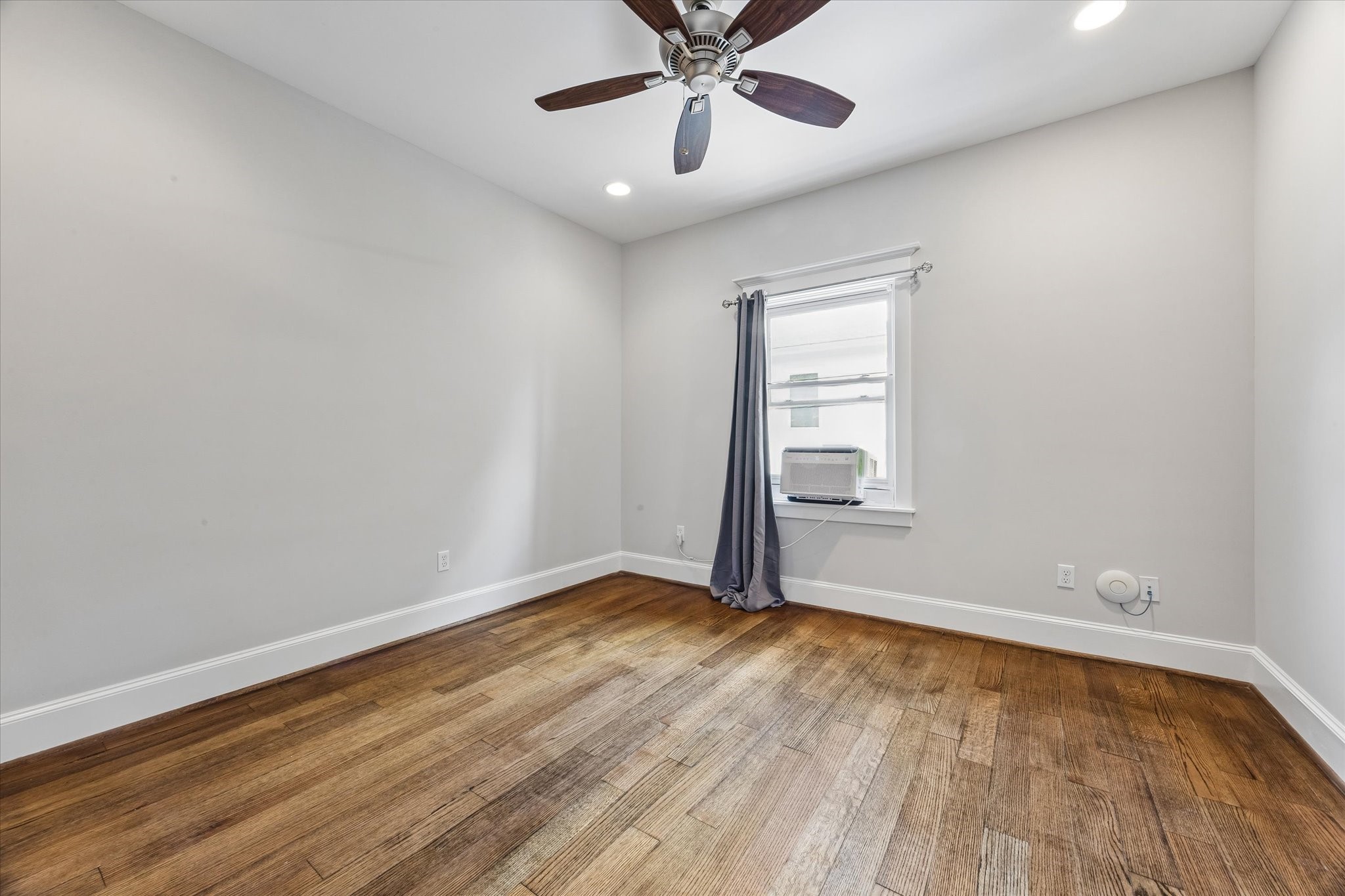 1638 Harvard Street Property Photo 8