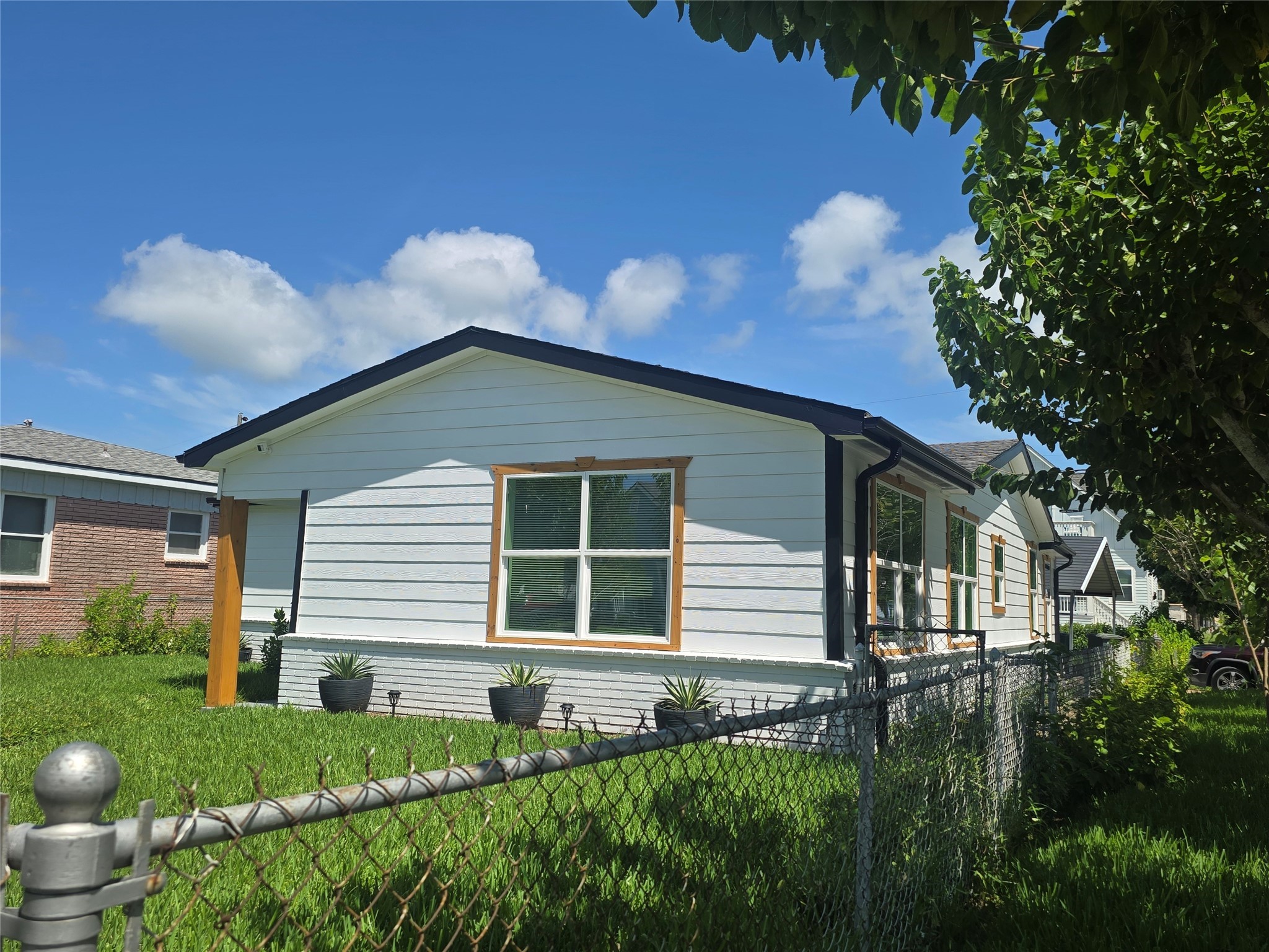 5102 Avenue L Property Photo 5