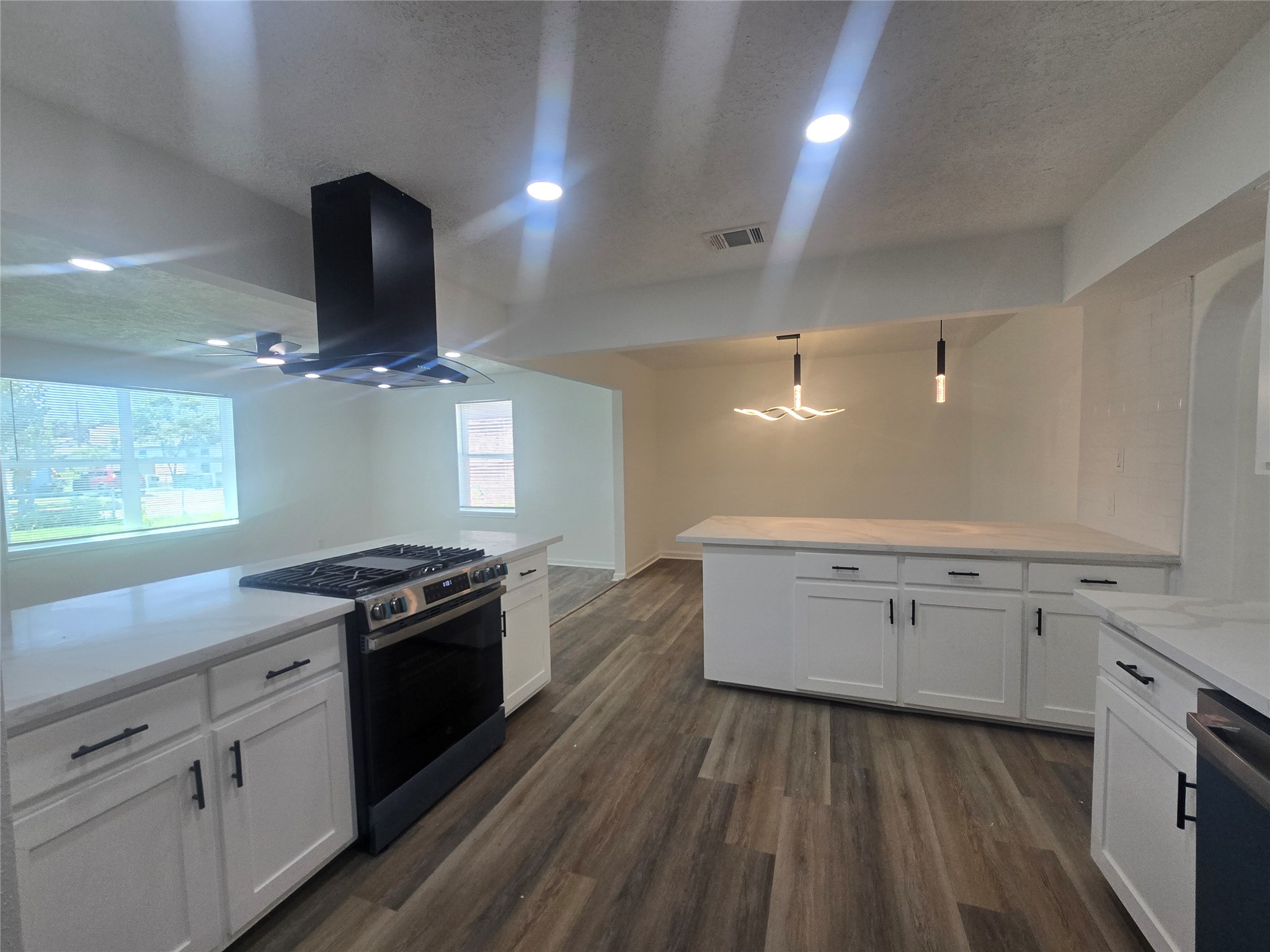 5102 Avenue L Property Photo 8