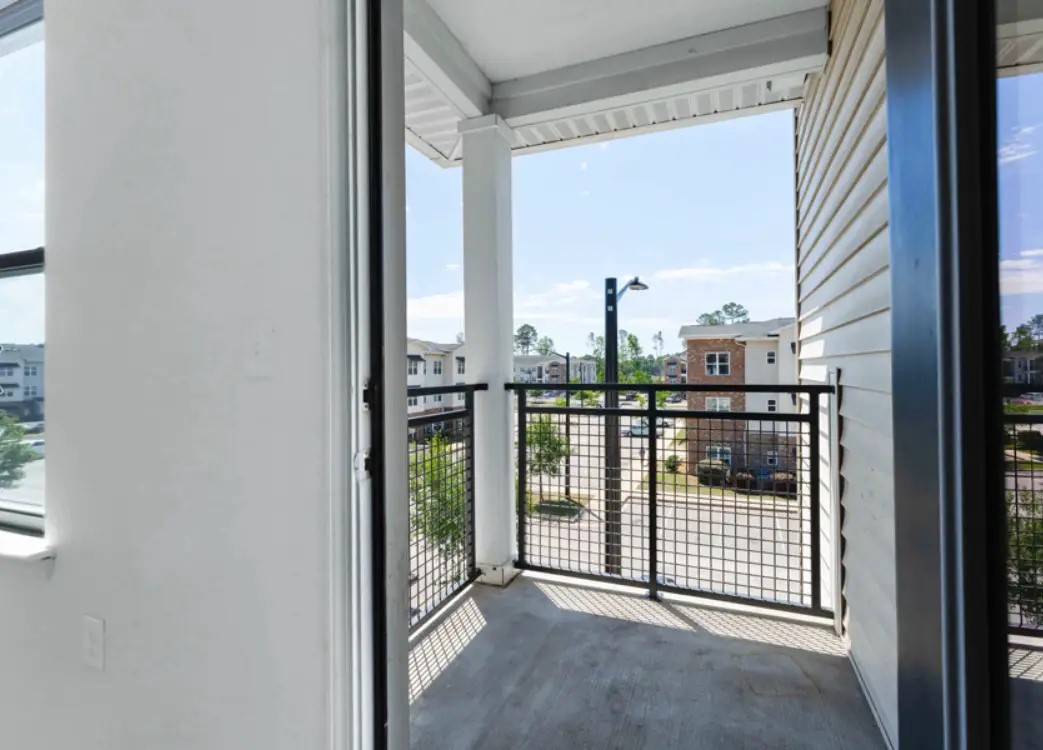 1053 St James Ave Property Photo 10