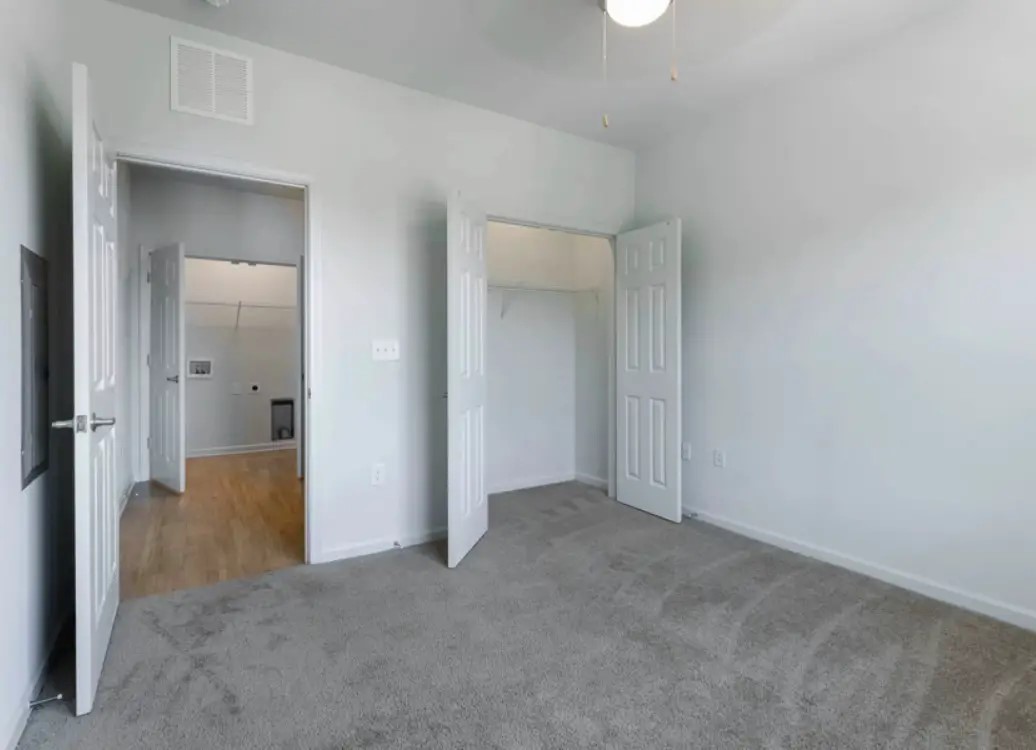 1053 St James Ave Property Photo 16