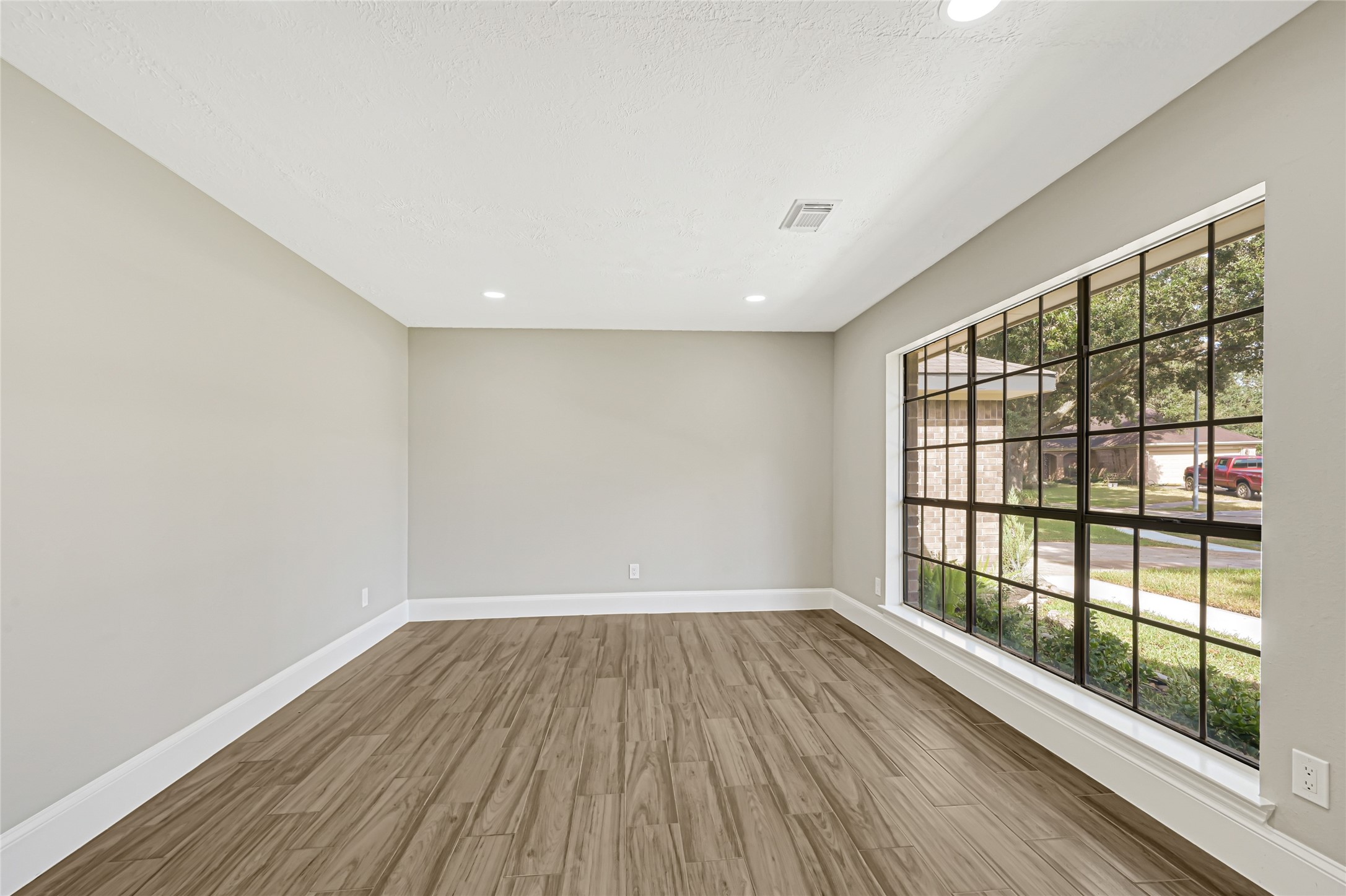 2506 Walnut Grove Court Property Photo 4