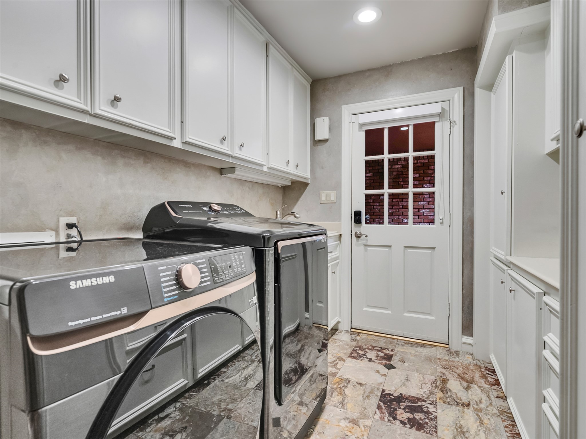 2819 Cedar Woods Place Property Photo 27