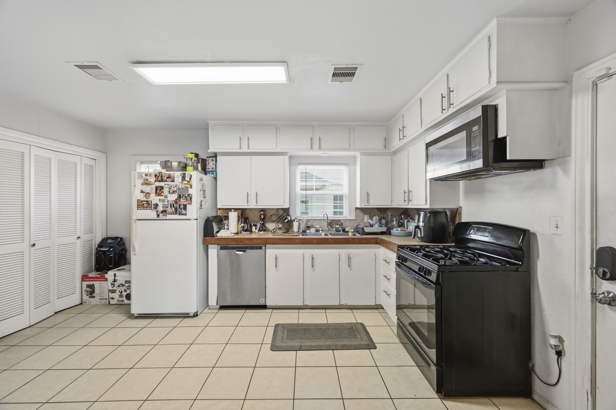 3143 Prospect Street Property Photo 9