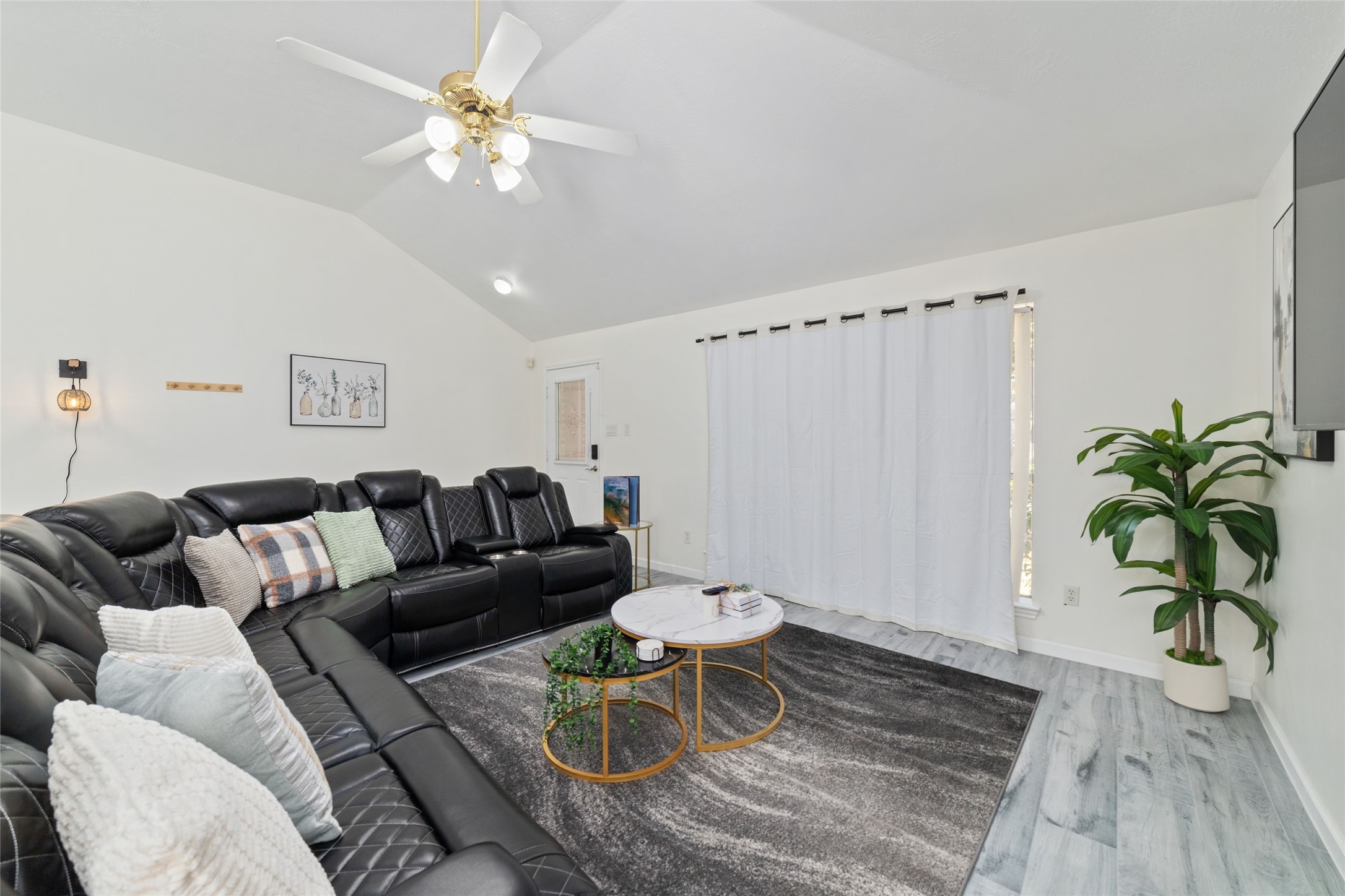 3511 Colleen Woods Circle Property Photo 5