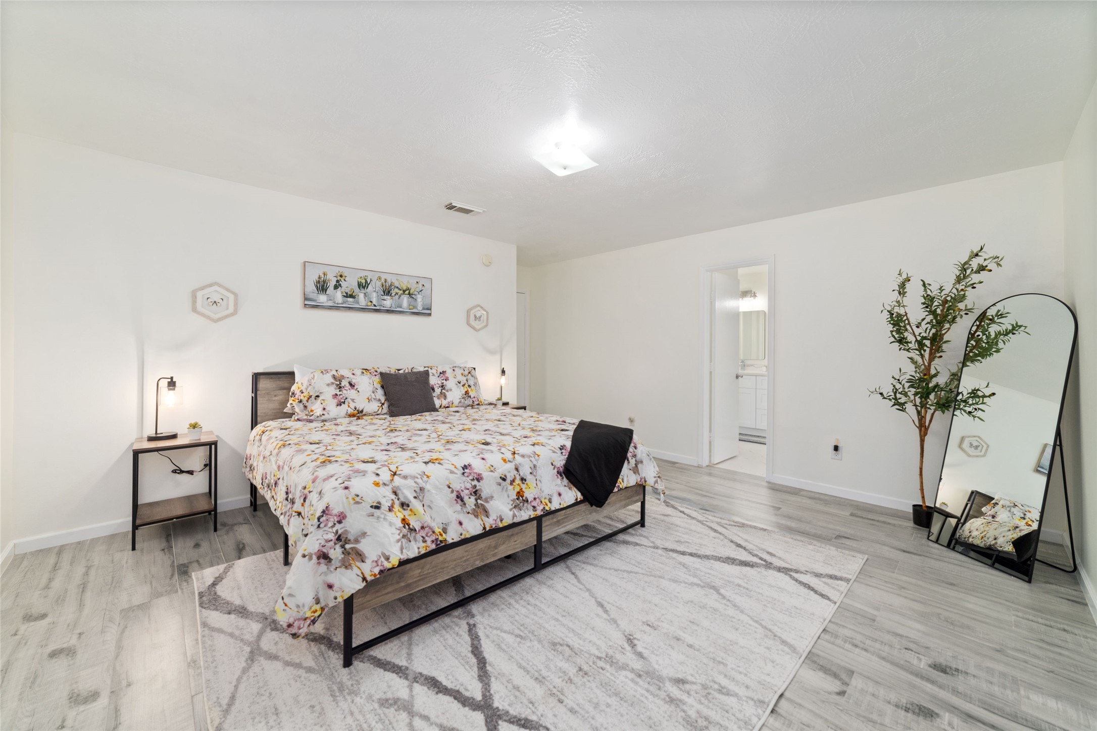 3511 Colleen Woods Circle Property Photo 8