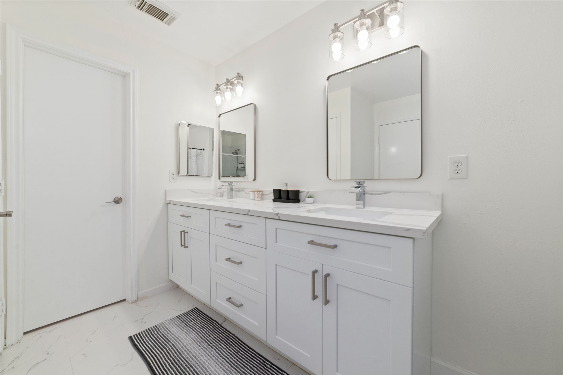 3511 Colleen Woods Circle Property Photo 9
