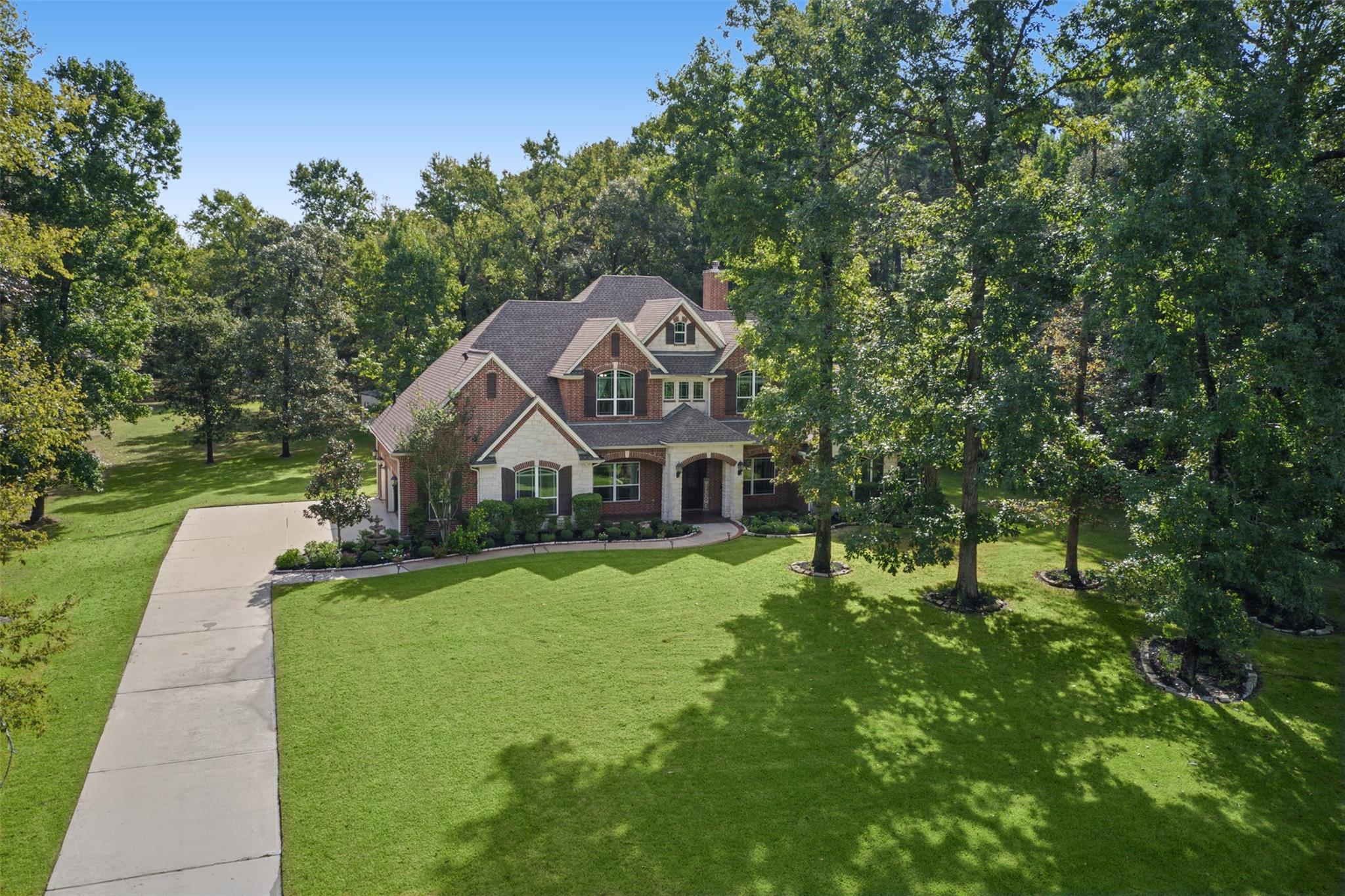 2102 E Blue Lake Drive, Magnolia Tx 77354 Property Photo 7