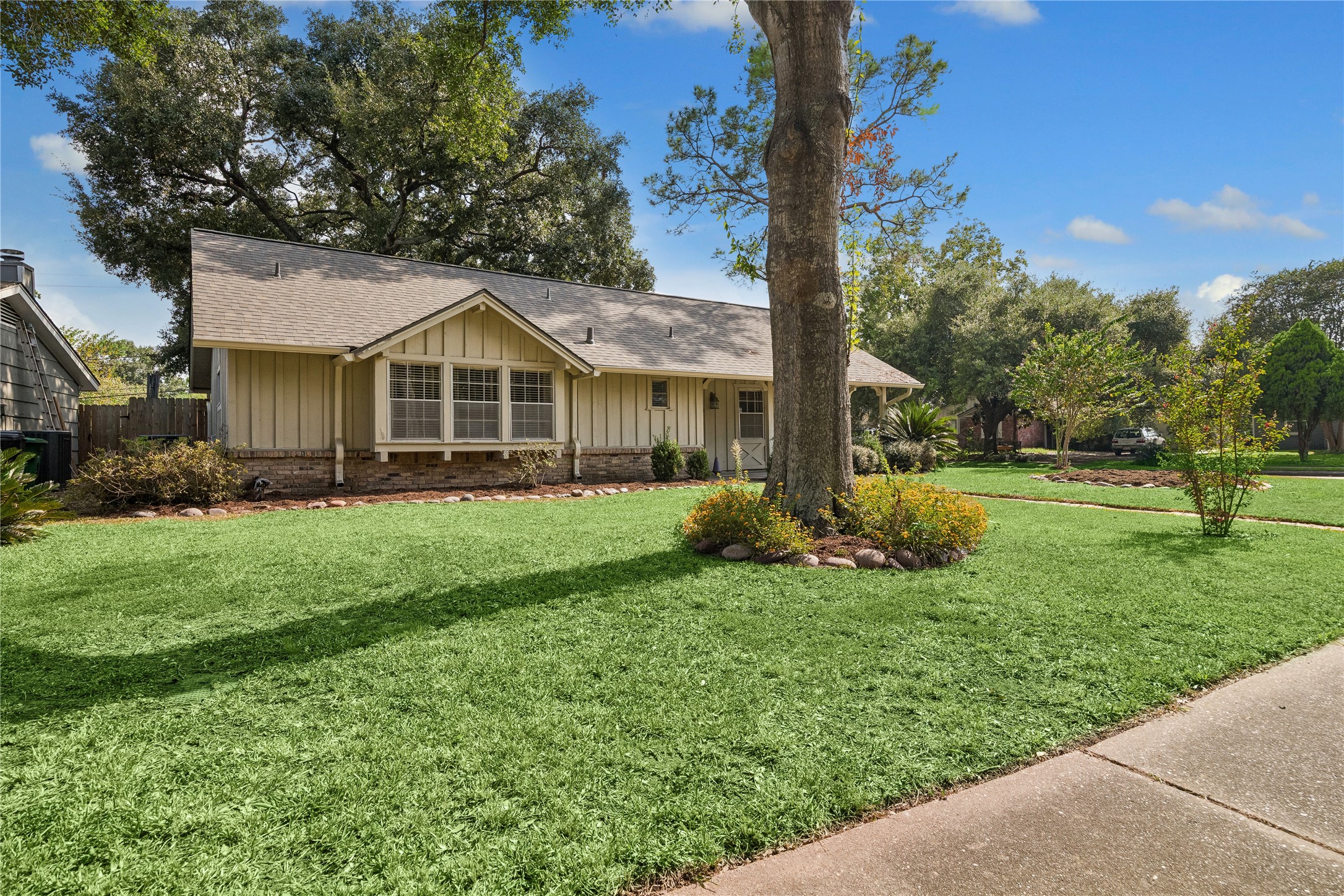 7135 Hendon Lane Property Photo 3