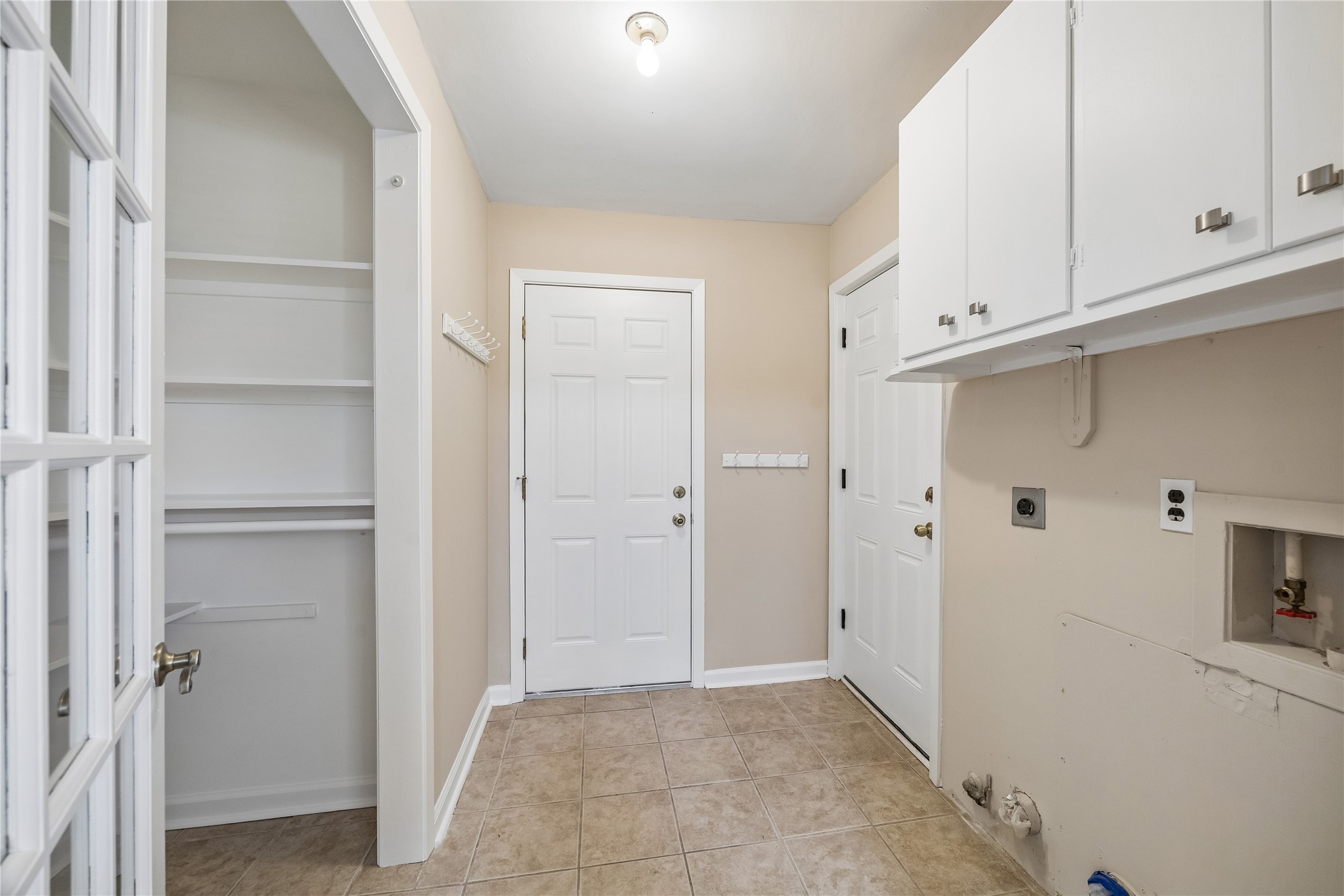 7135 Hendon Lane Property Photo 6