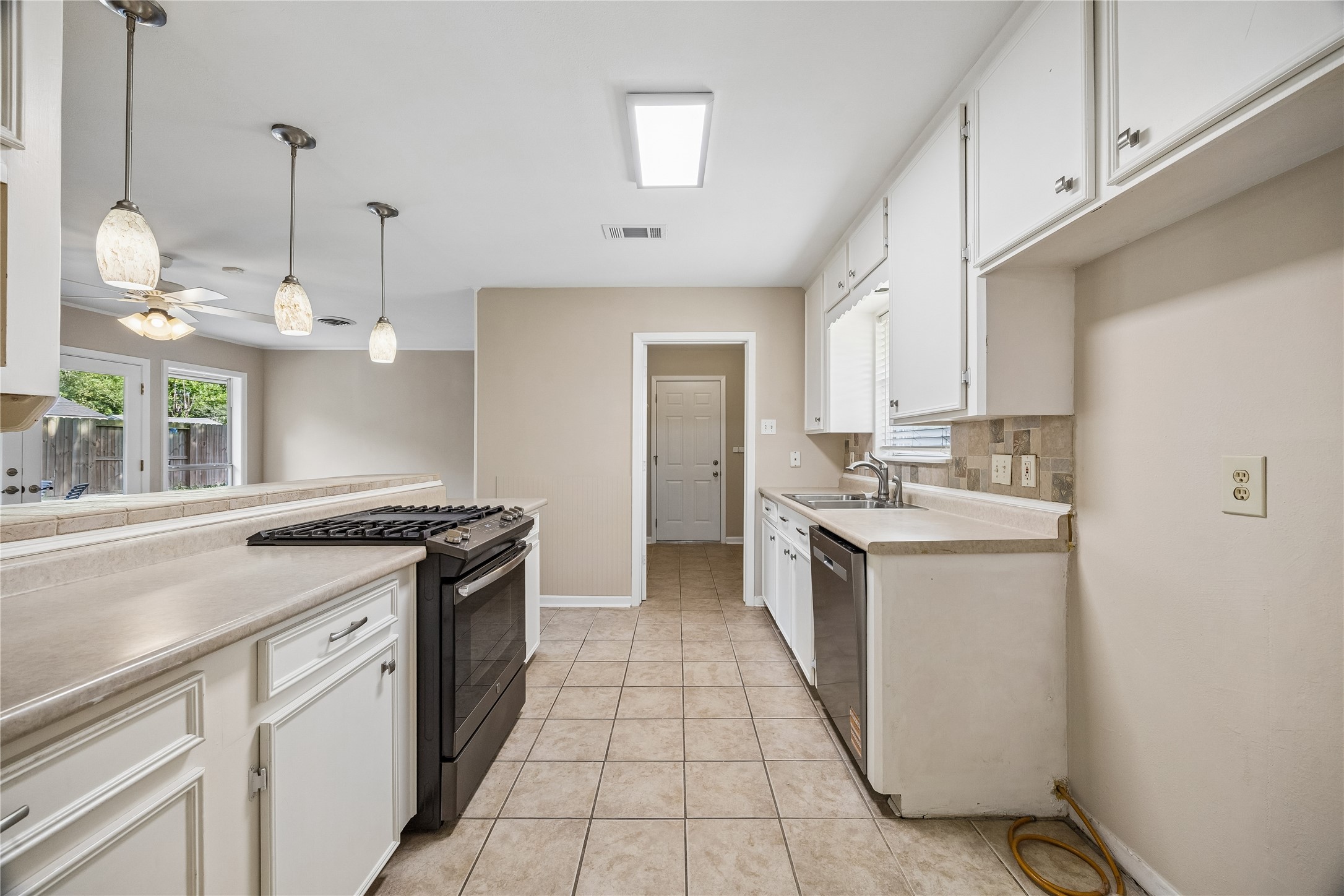 7135 Hendon Lane Property Photo 12