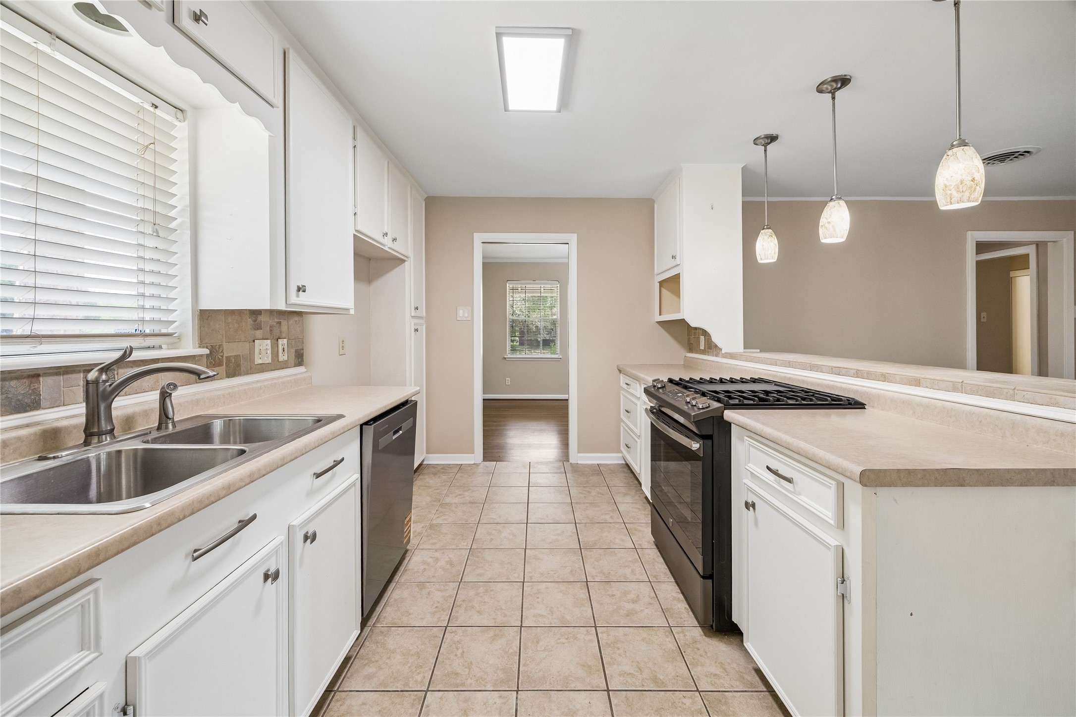 7135 Hendon Lane Property Photo 13