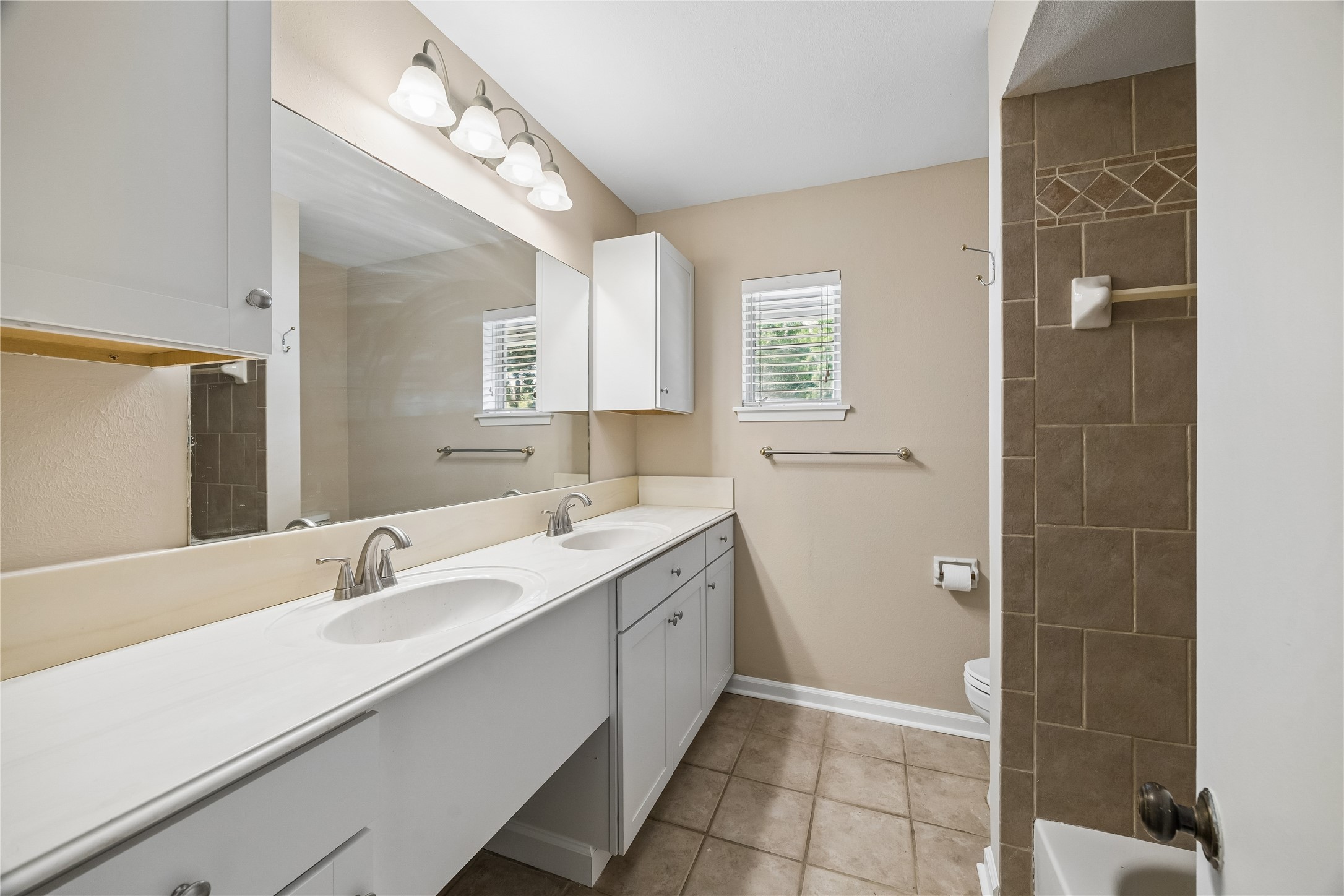 7135 Hendon Lane Property Photo 15