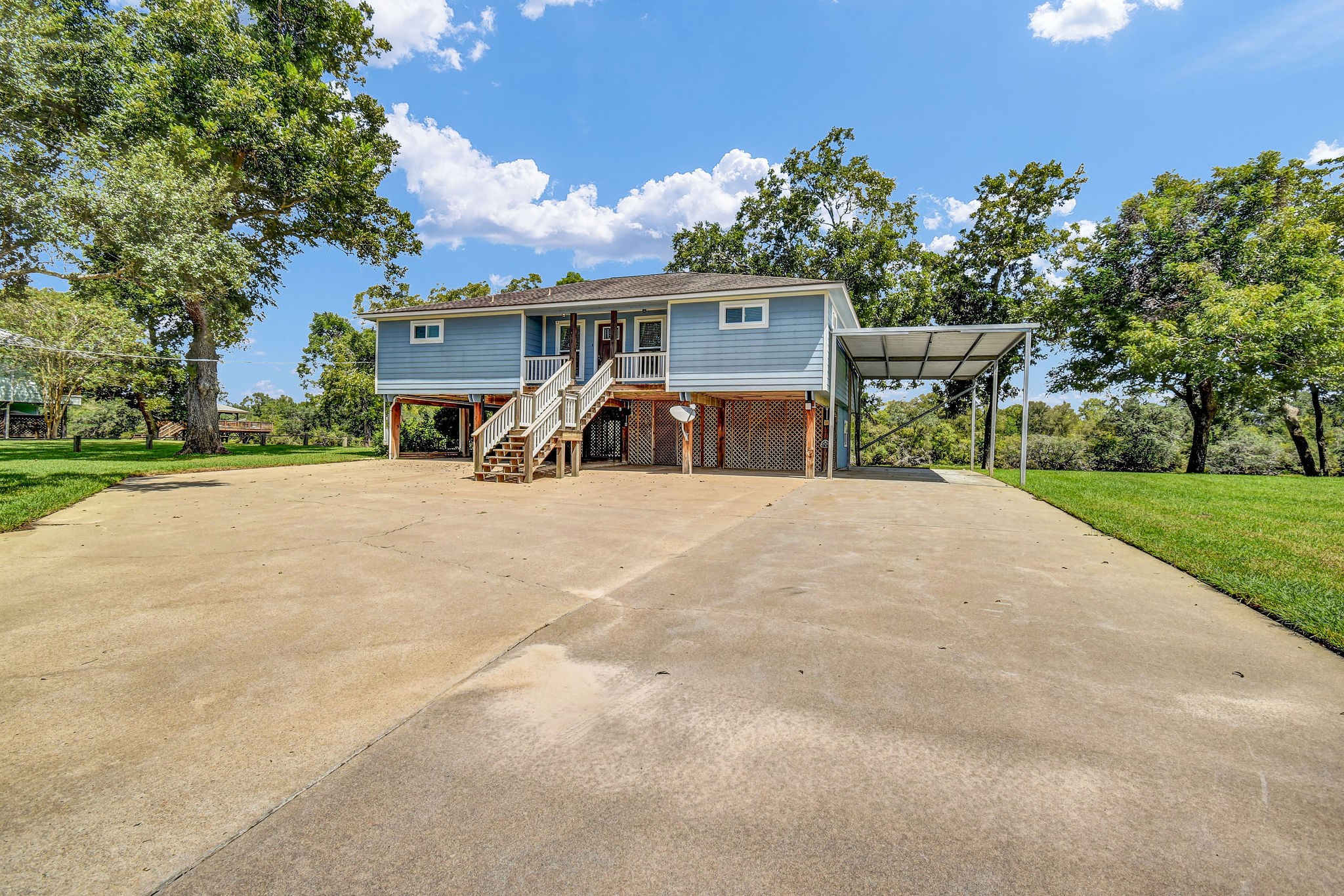 1902 County Road 506 Property Photo 4