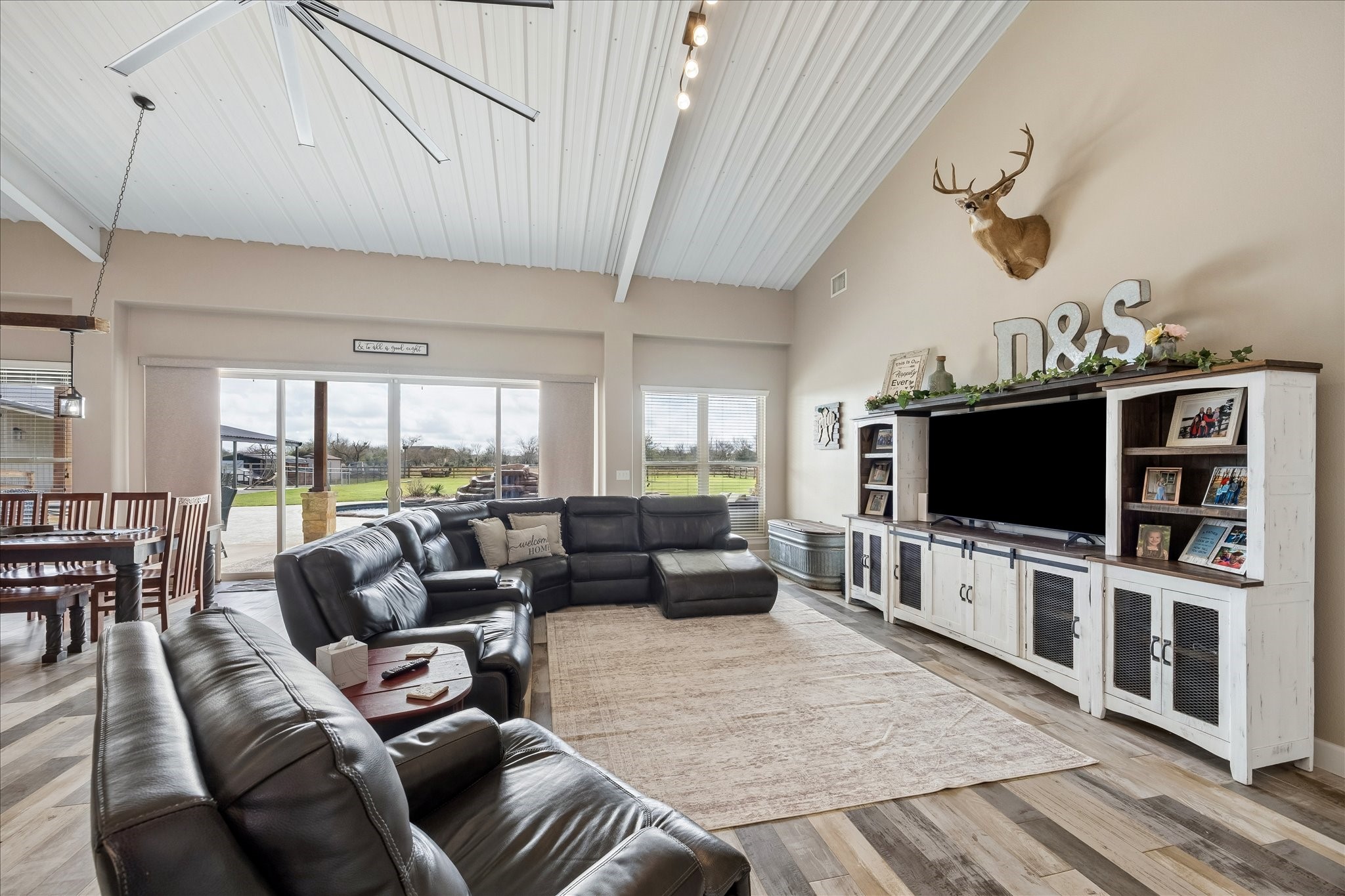 2224 Maler Road Property Photo 5