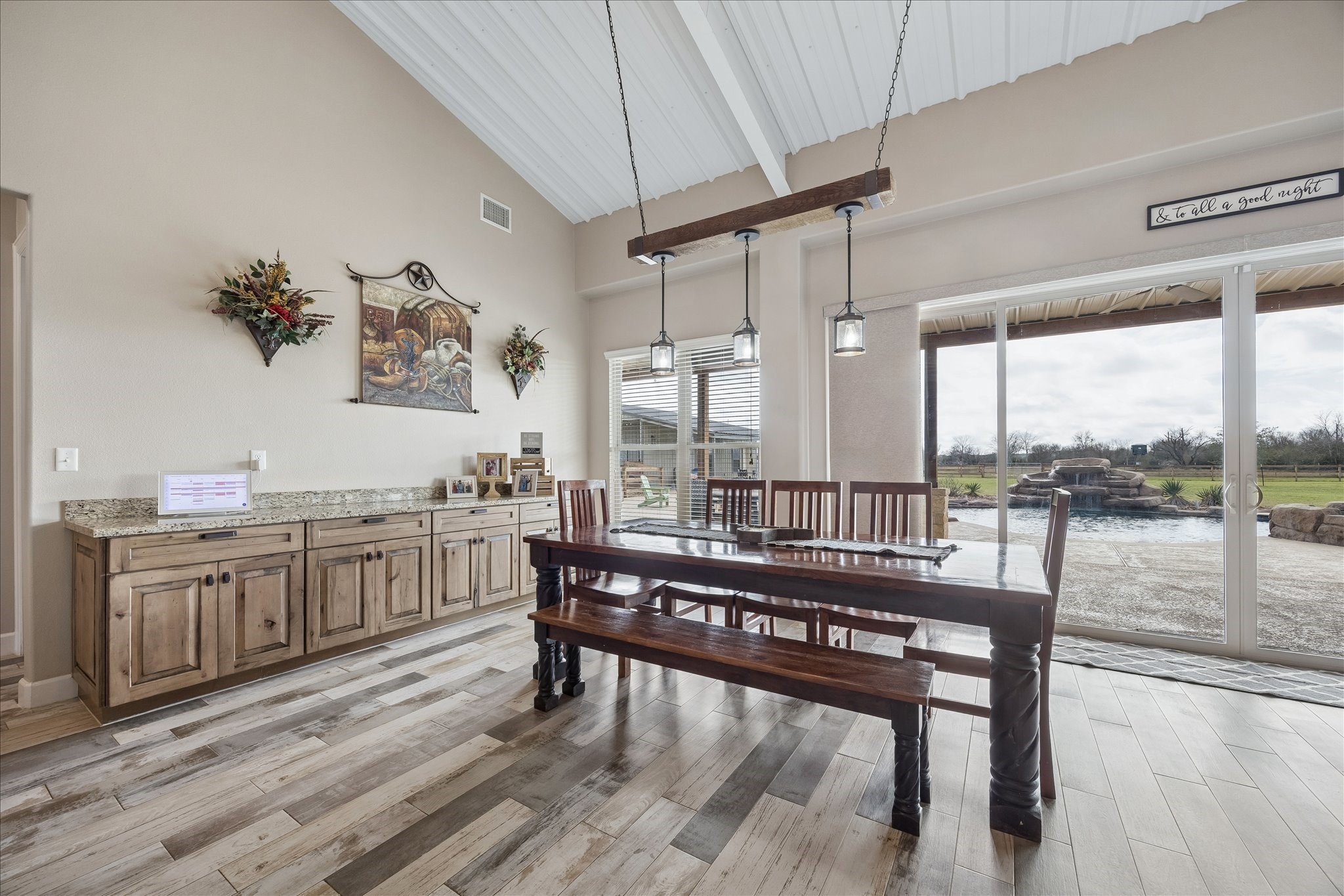 2224 Maler Road Property Photo 9
