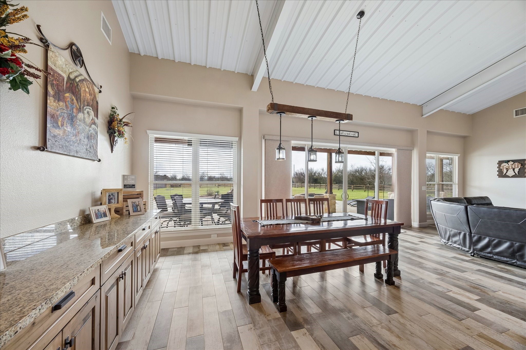 2224 Maler Road Property Photo 10