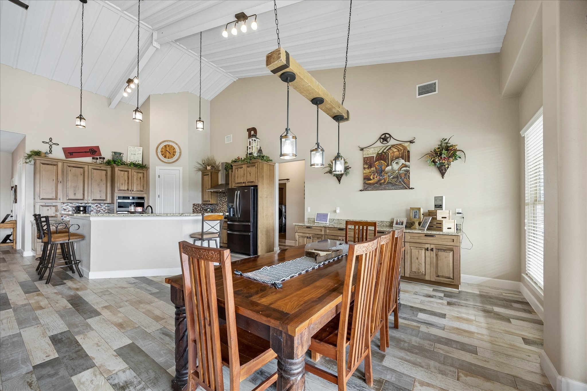 2224 Maler Road Property Photo 11