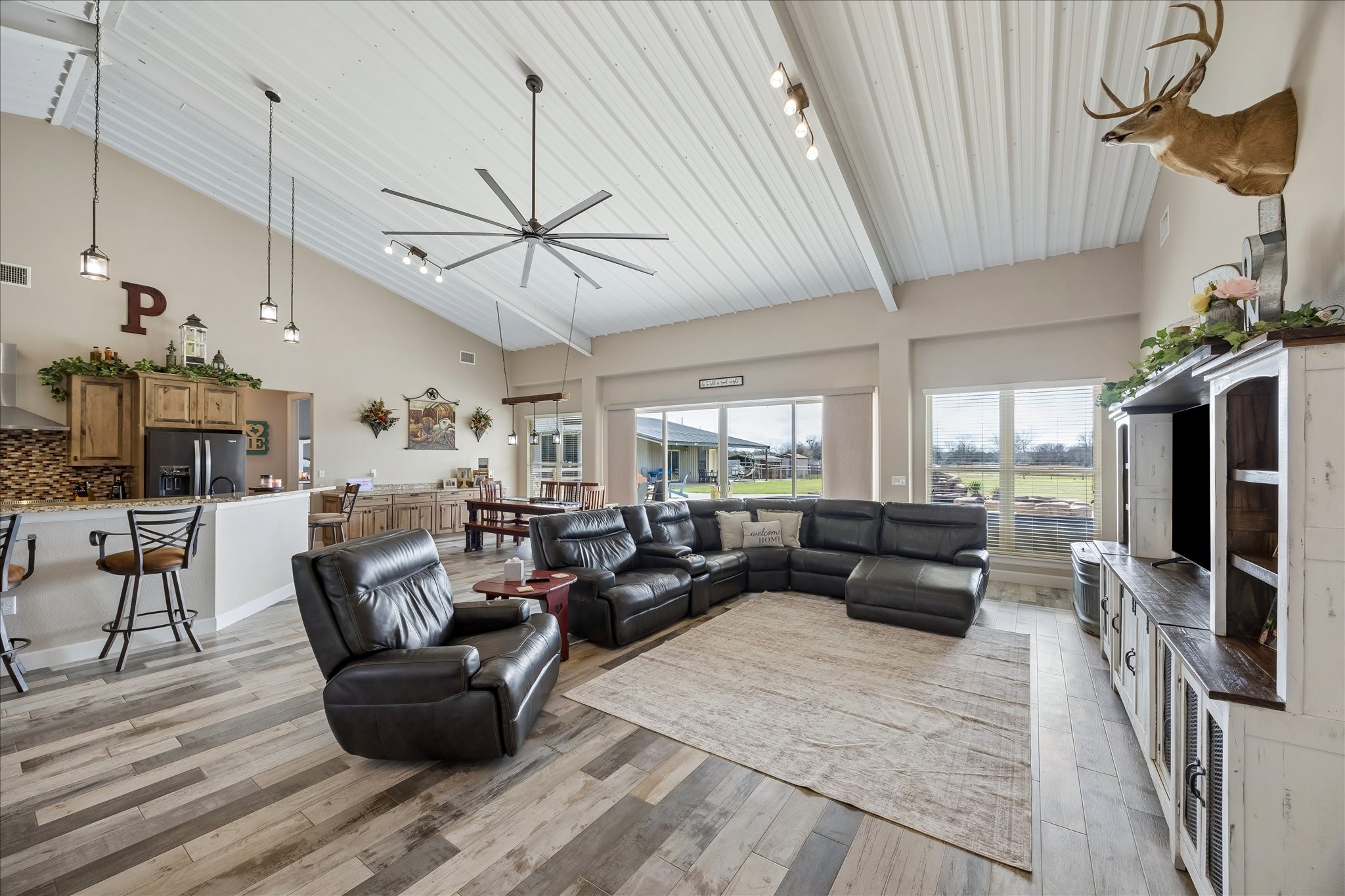 2224 Maler Road Property Photo 12