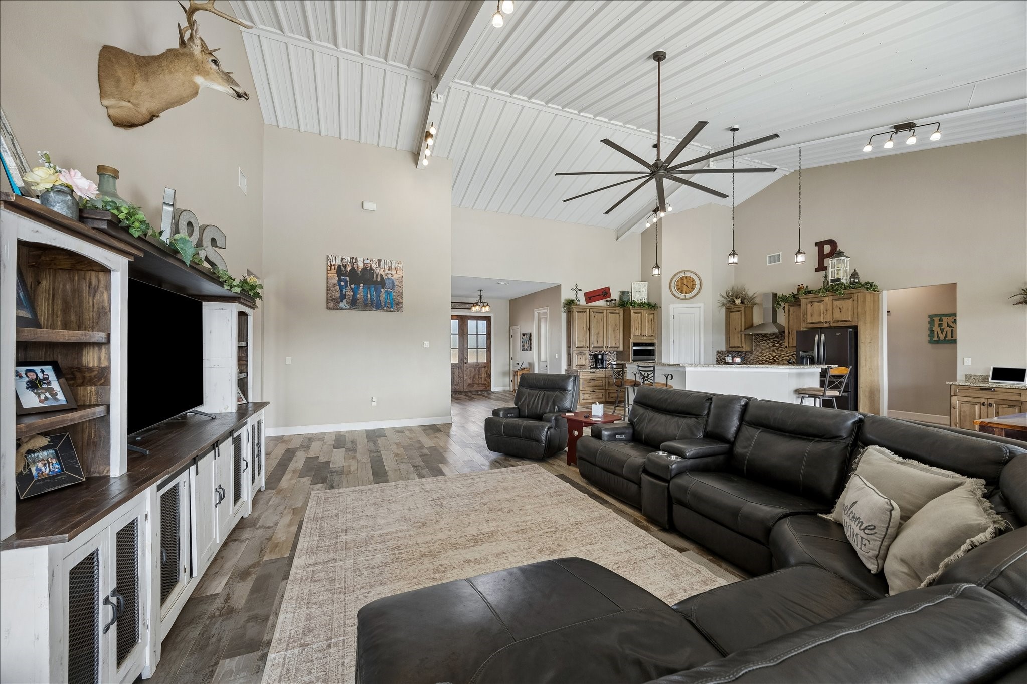 2224 Maler Road Property Photo 13