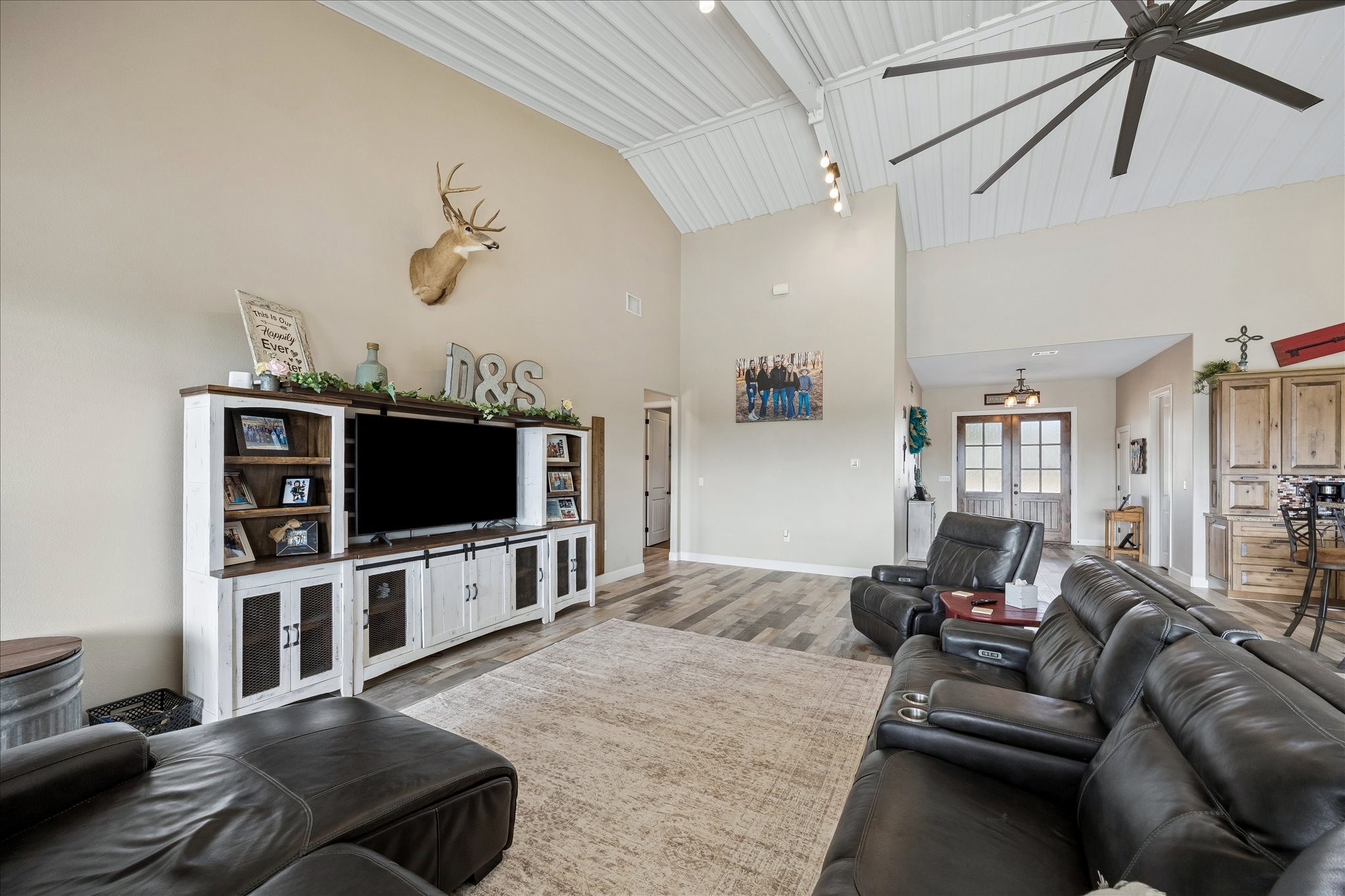 2224 Maler Road Property Photo 14