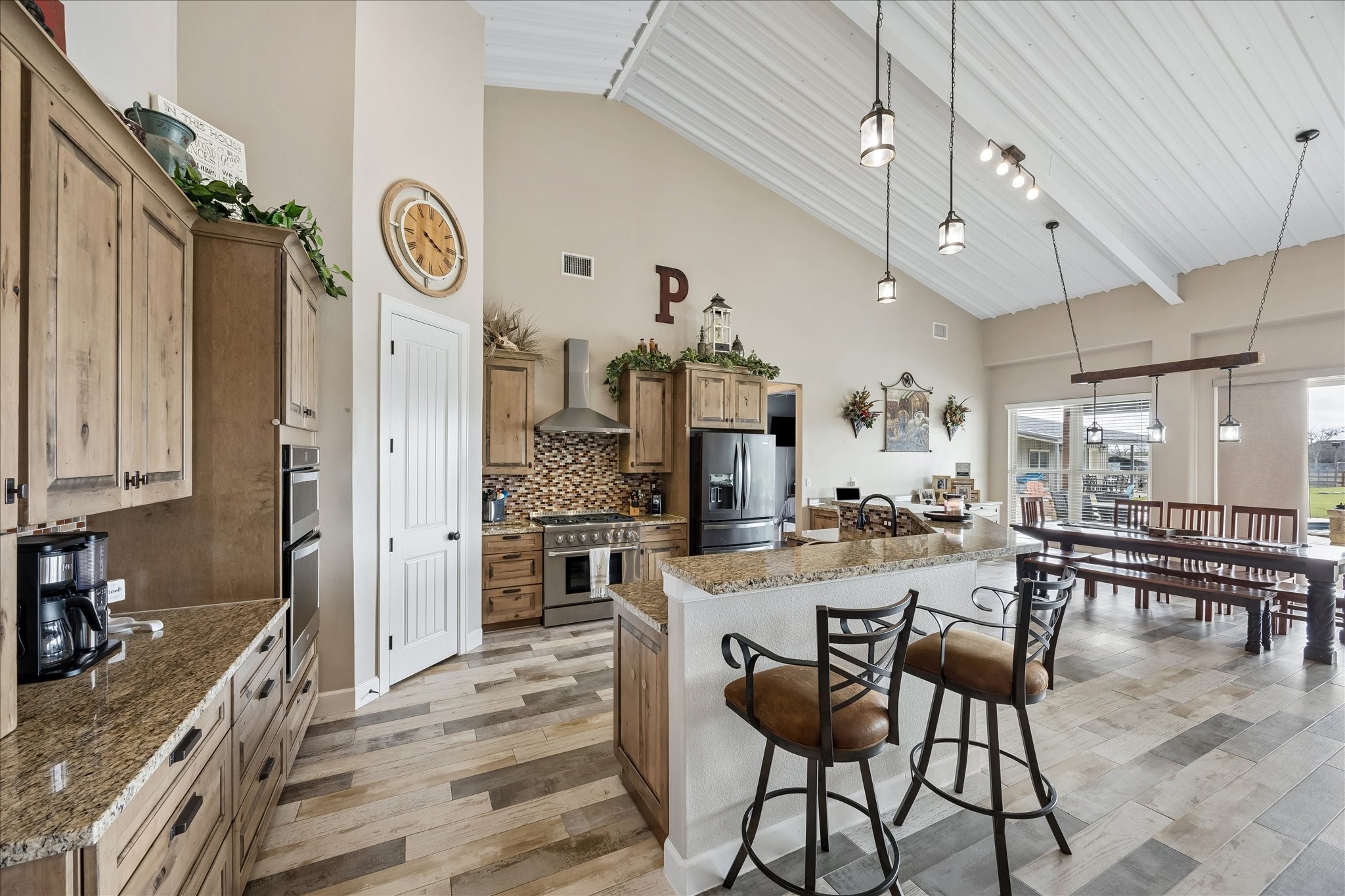 2224 Maler Road Property Photo 15