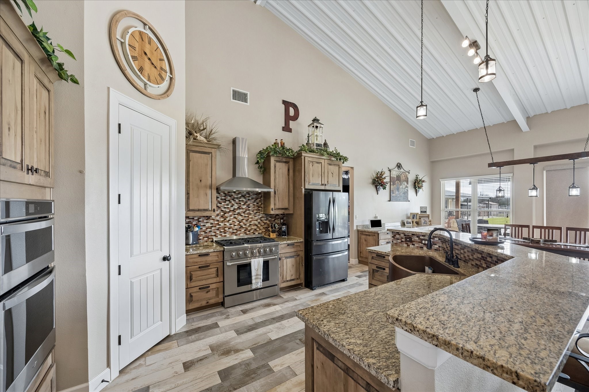 2224 Maler Road Property Photo 16