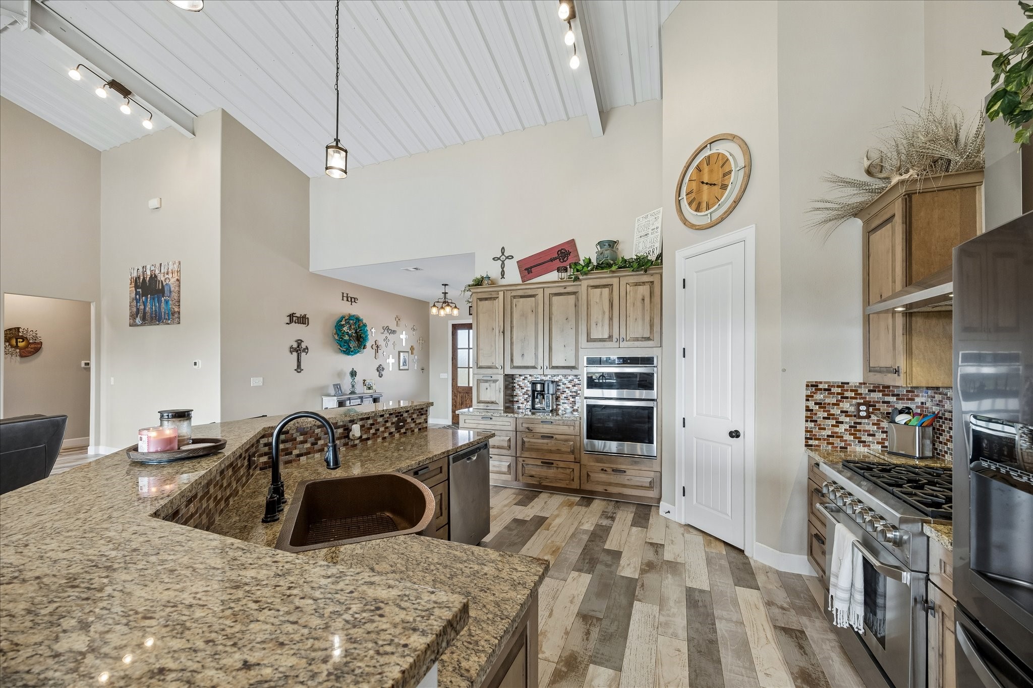 2224 Maler Road Property Photo 17