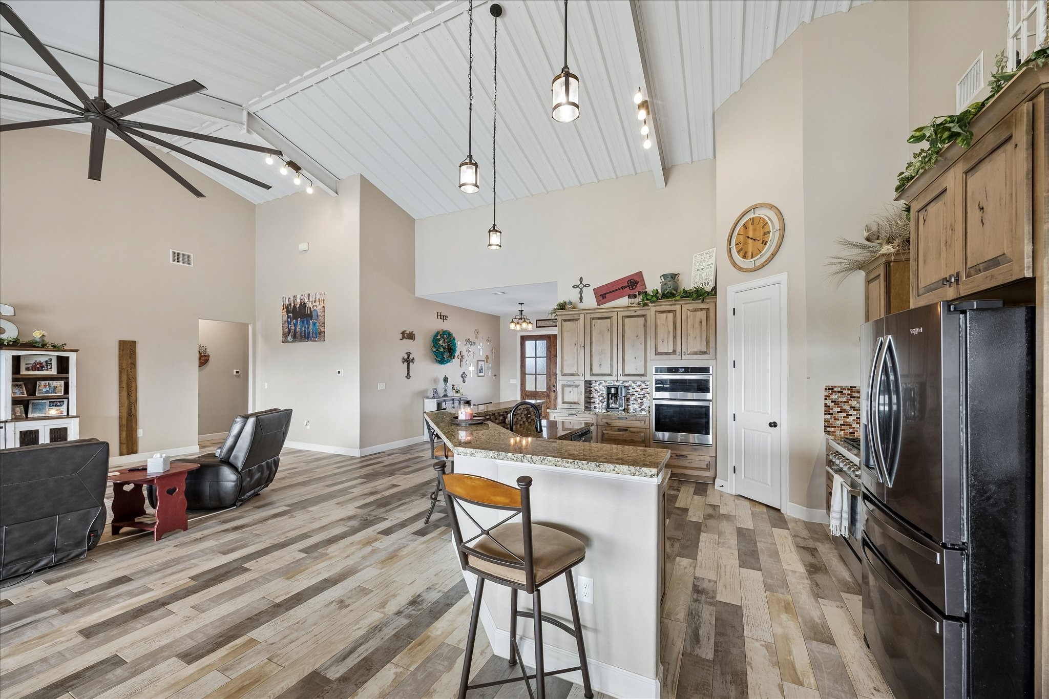 2224 Maler Road Property Photo 18