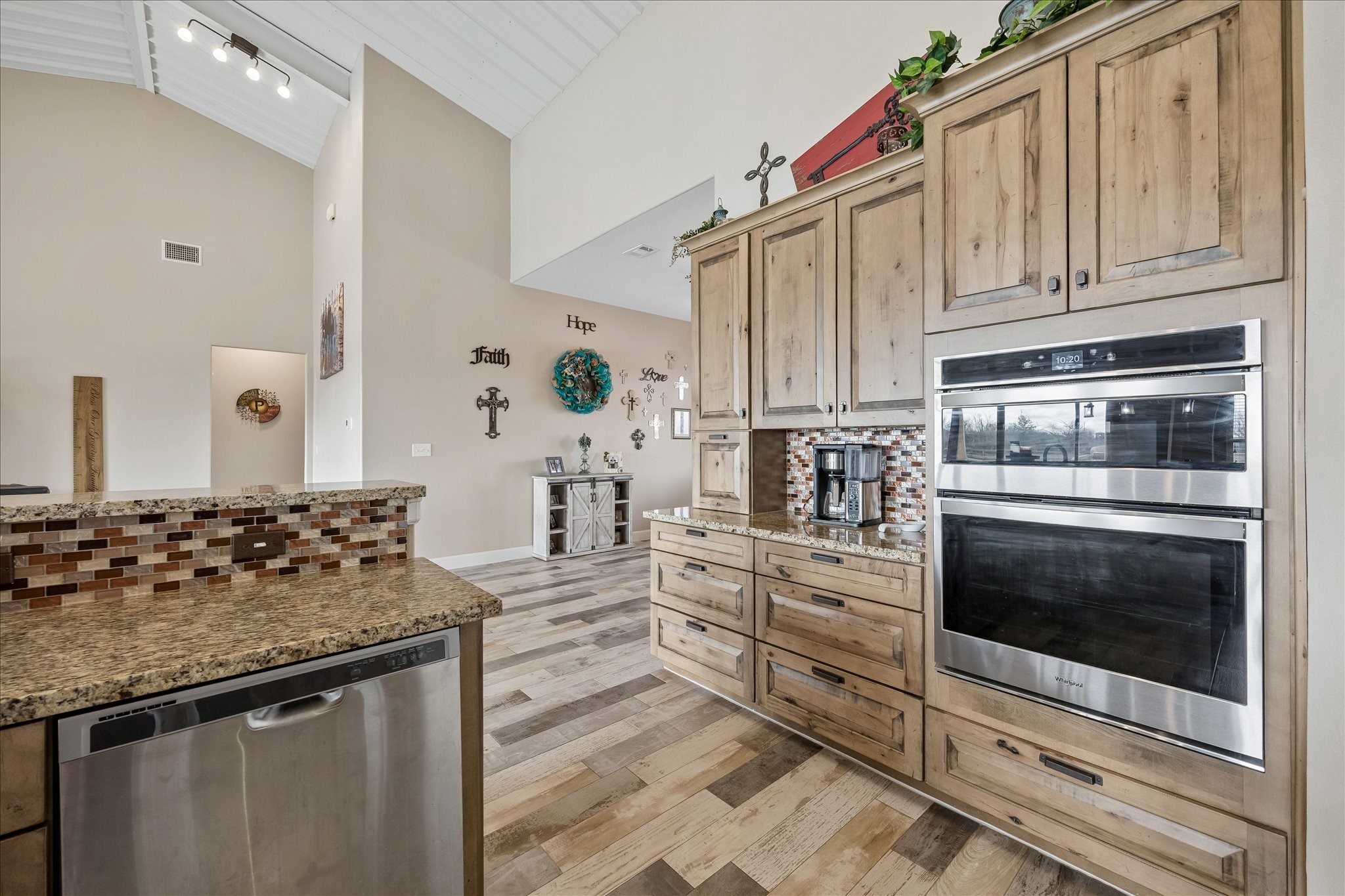 2224 Maler Road Property Photo 19
