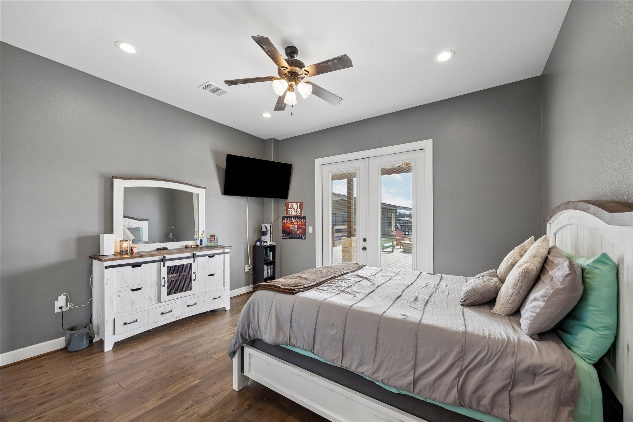 2224 Maler Road Property Photo 25