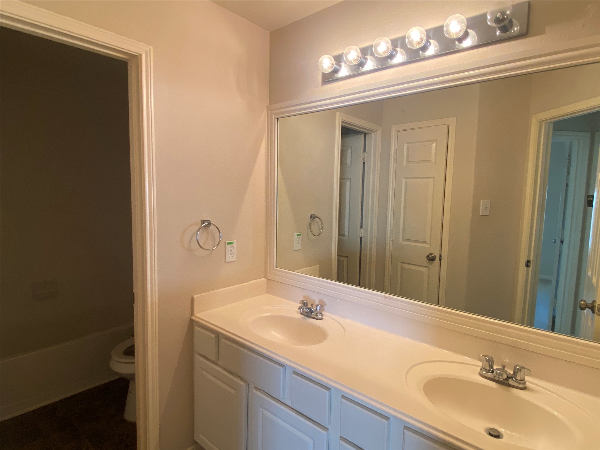 7626 Brighton Knolls Lane Property Photo 8