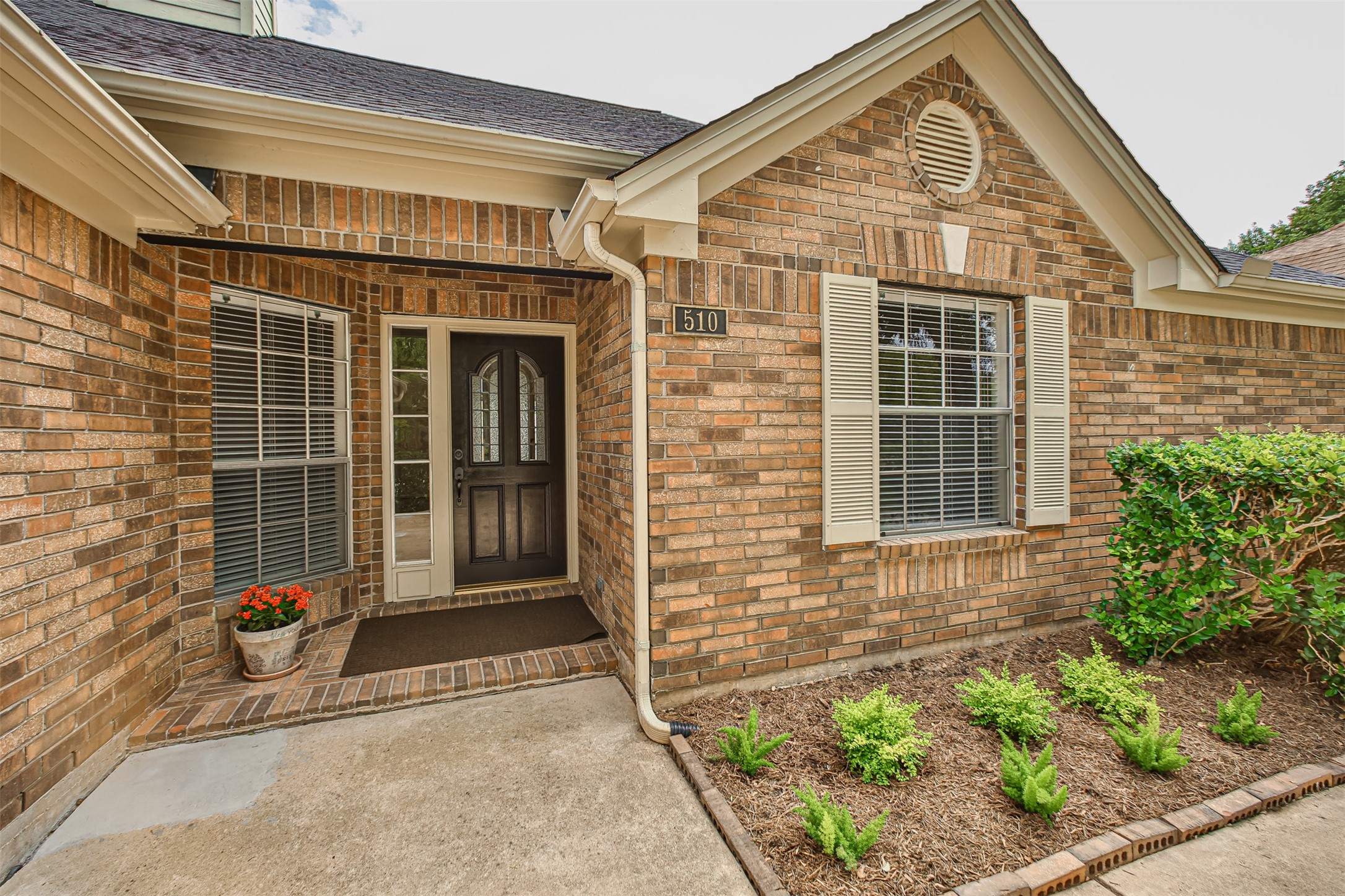 510 Fernglade Drive Property Photo 2