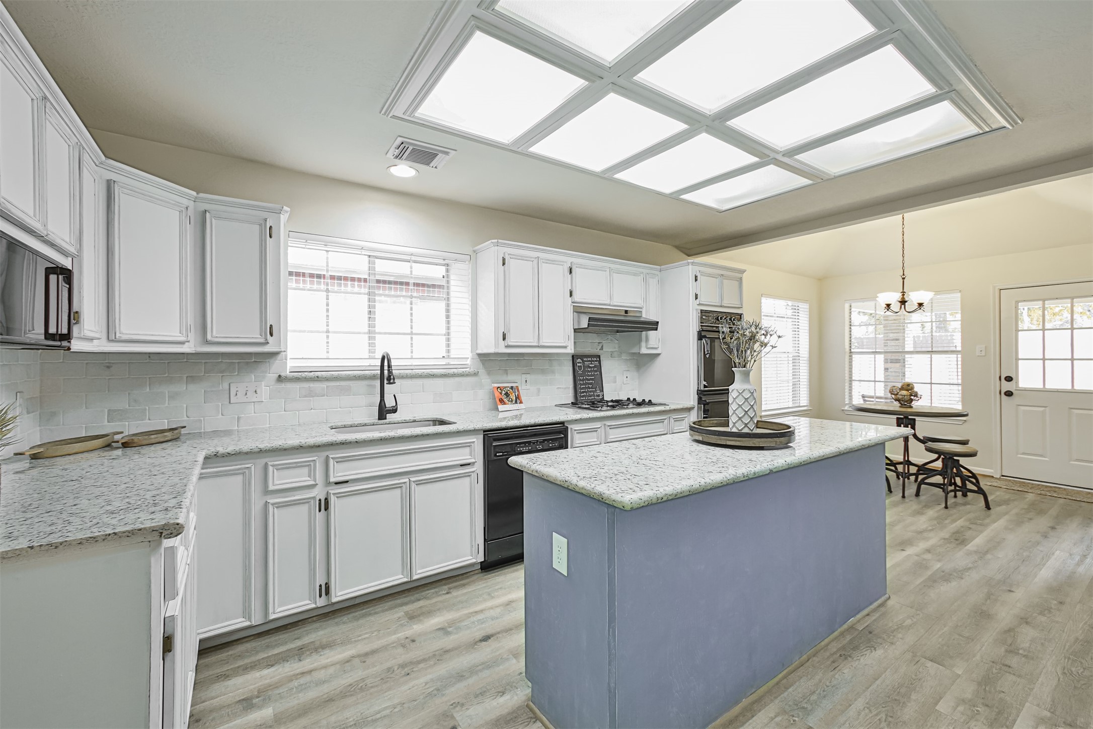 510 Fernglade Drive Property Photo 8