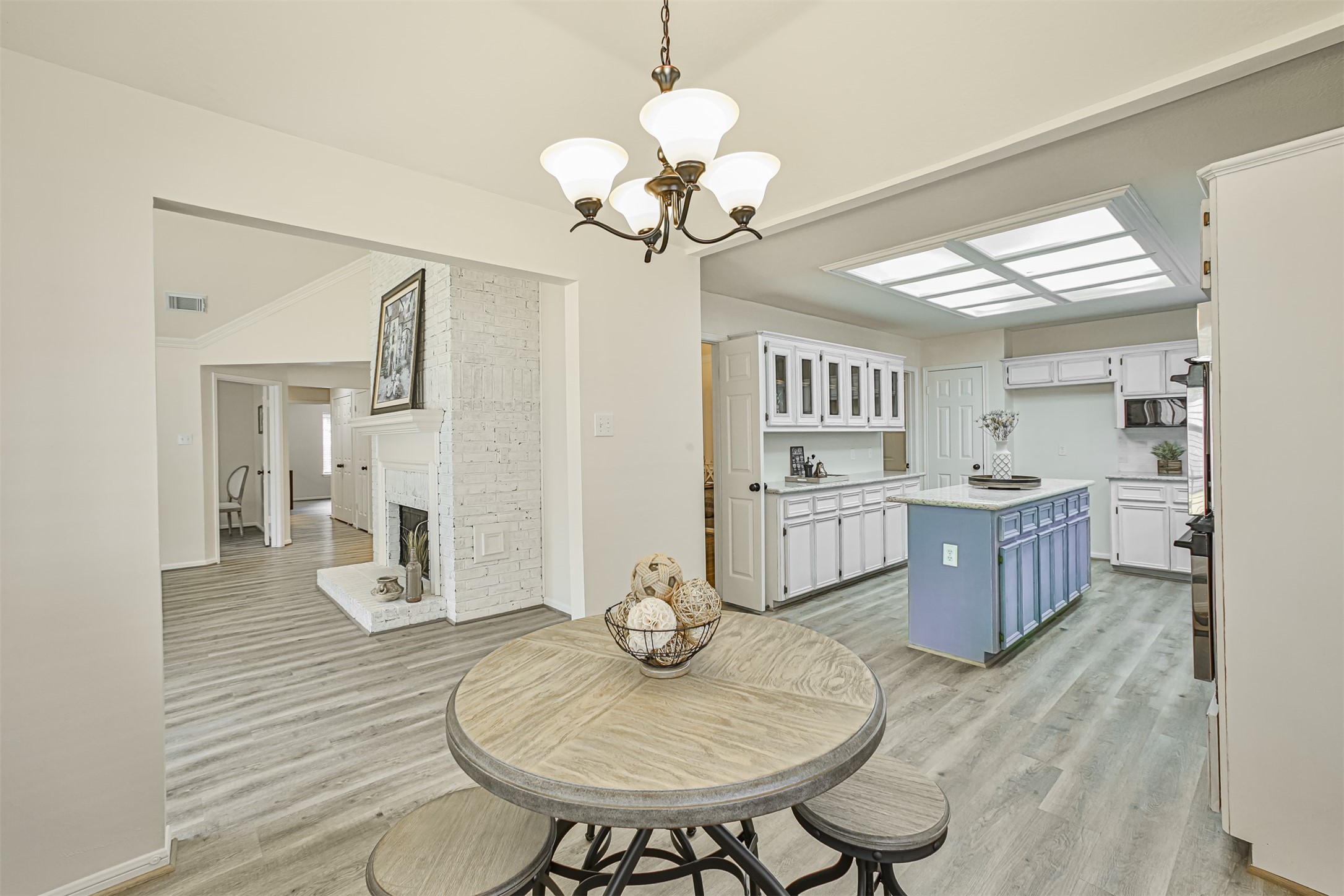 510 Fernglade Drive Property Photo 10