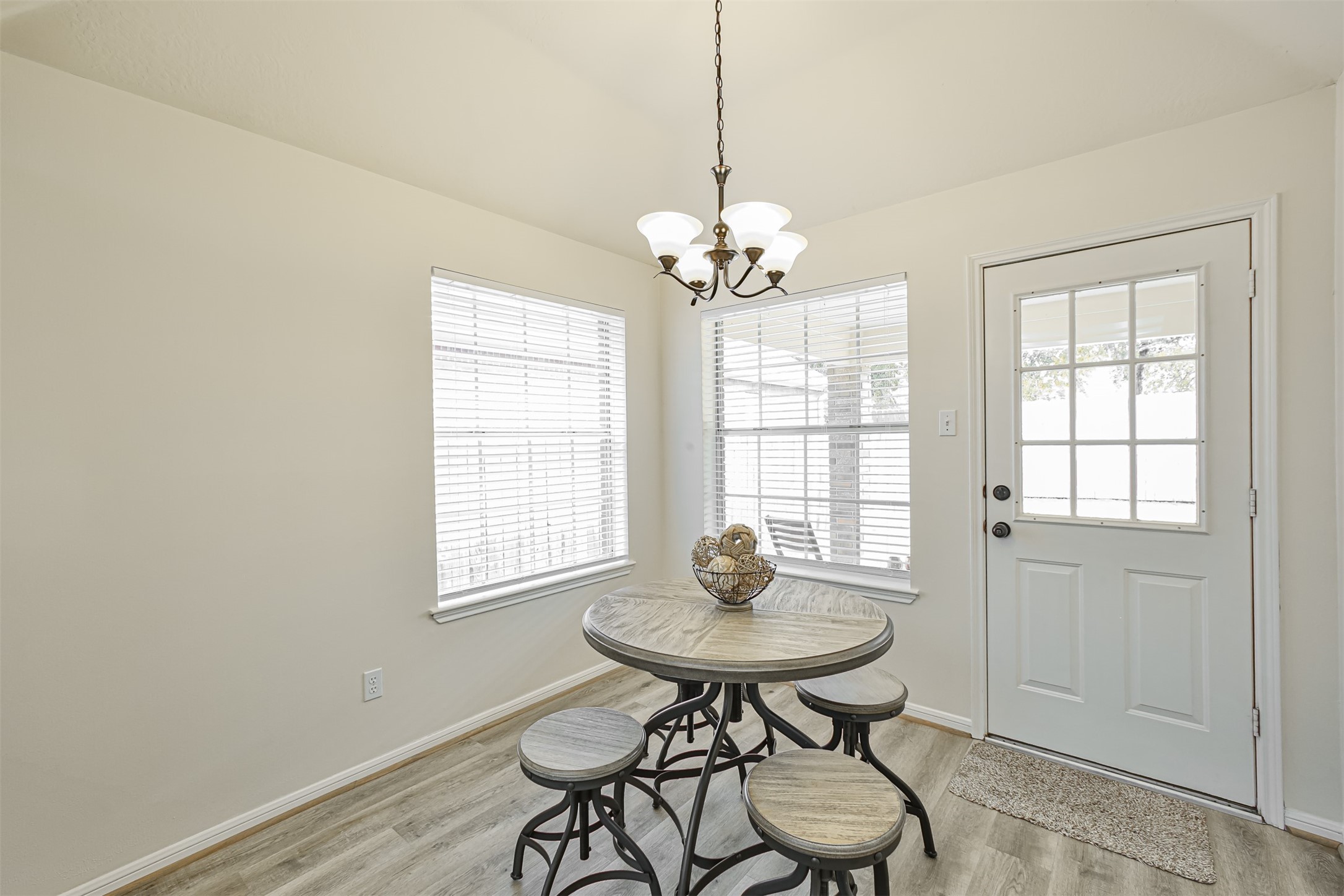 510 Fernglade Drive Property Photo 11