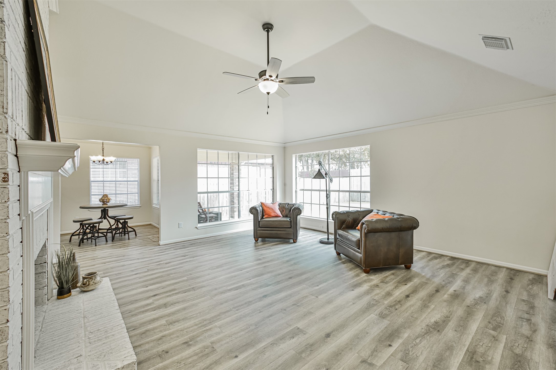 510 Fernglade Drive Property Photo 12
