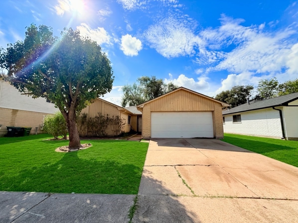 1118 W Belgravia Drive Property Photo 1