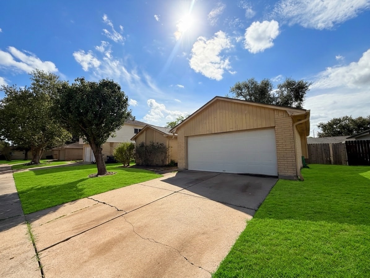 1118 W Belgravia Drive Property Photo 2