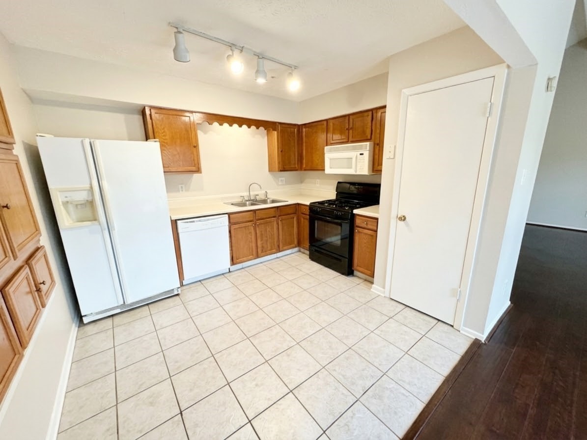 1118 W Belgravia Drive Property Photo 4