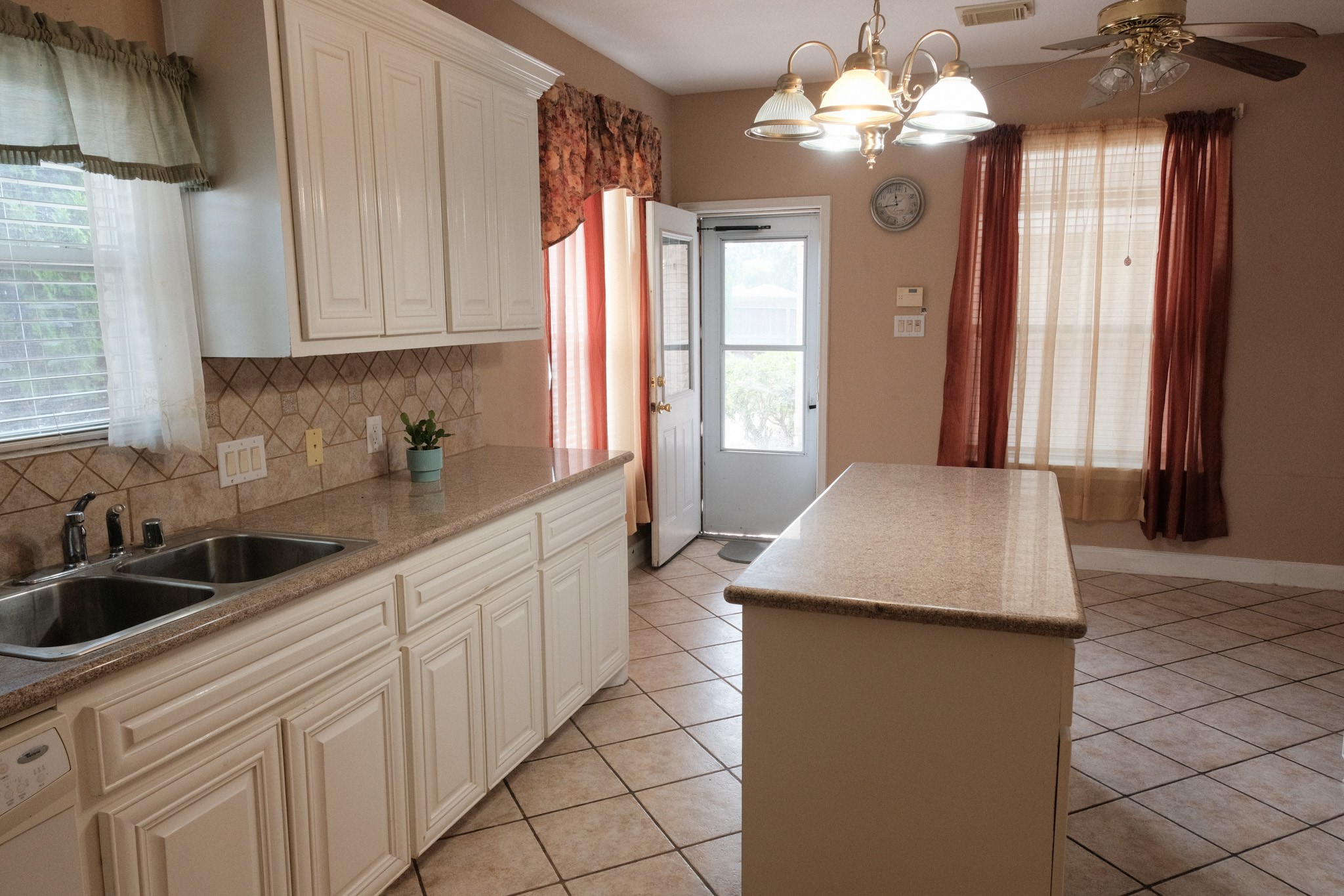 4402 Juan Carlos Court Property Photo 8