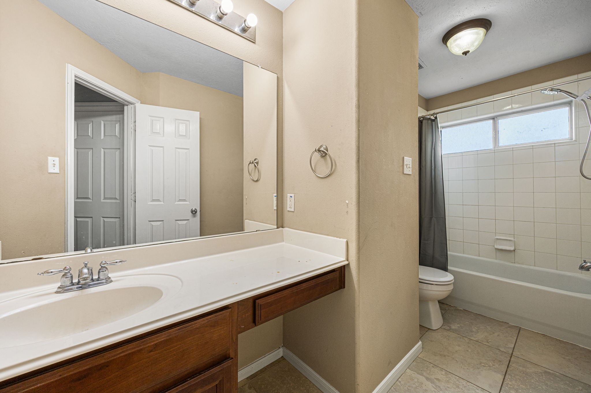 25993 N Royal Emerald Ln Property Photo 10