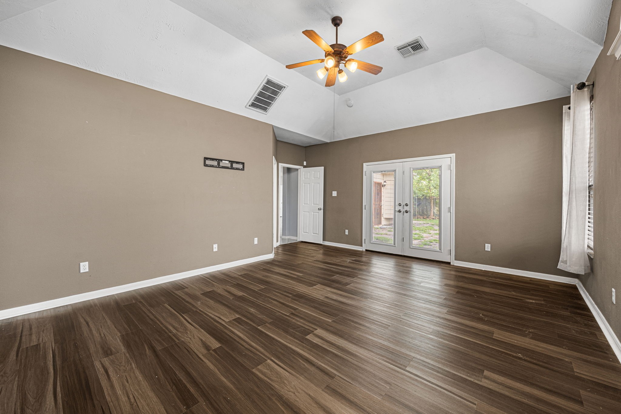 25993 N Royal Emerald Ln Property Photo 14